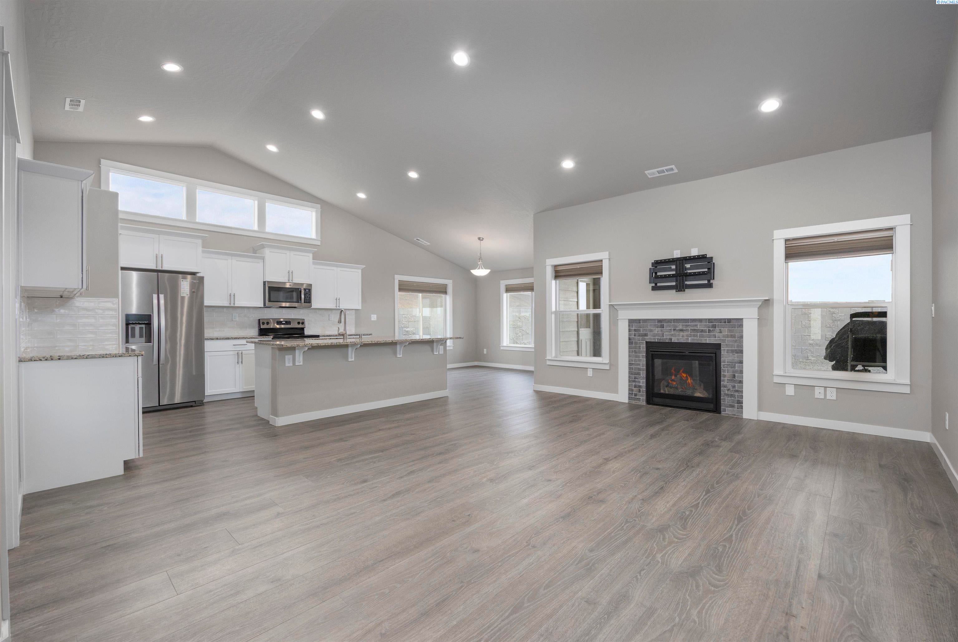 Prosser, Washington, 99350, United States, 3 Bedrooms Bedrooms, ,3 BathroomsBathrooms,Residential,For Sale,1994291