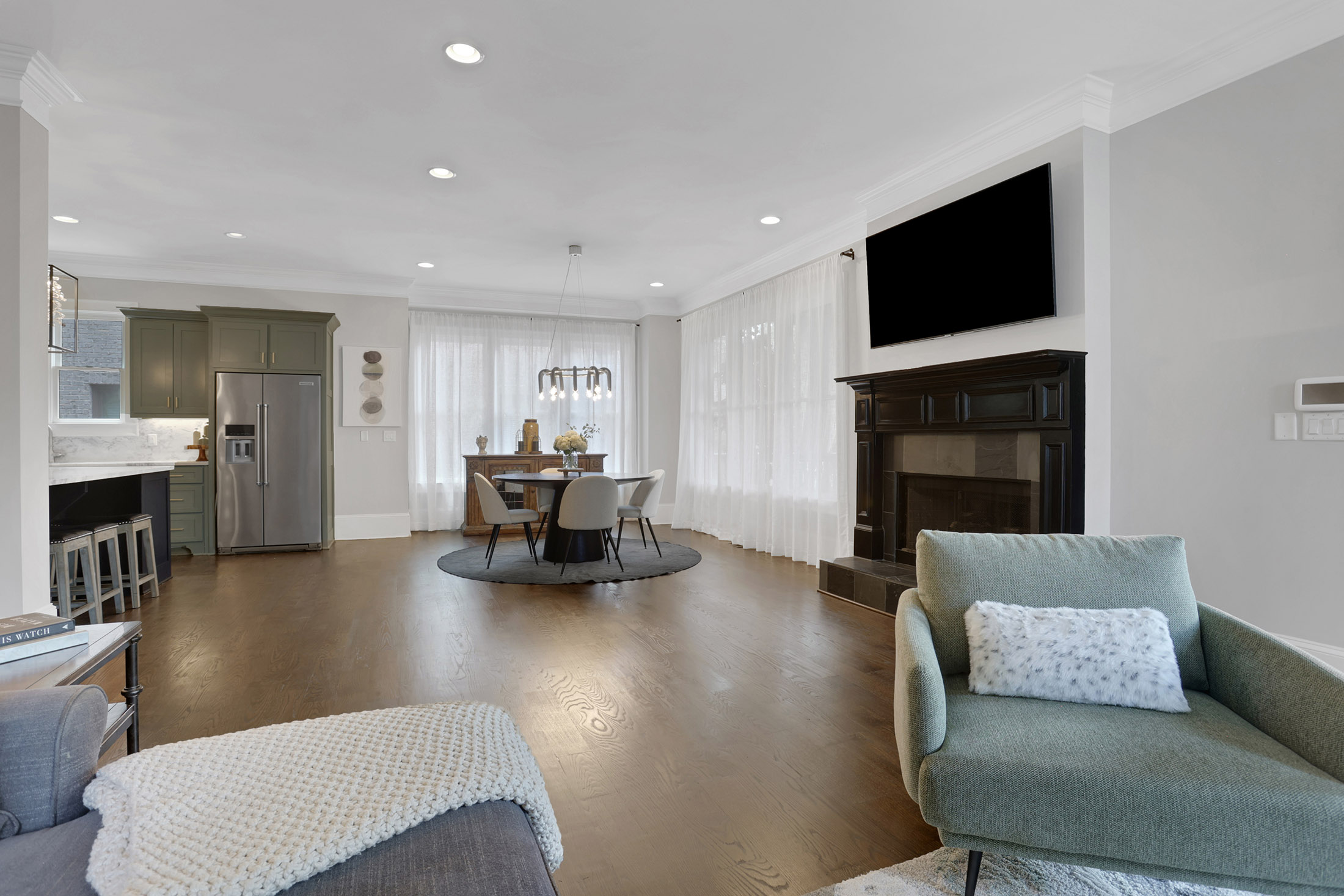  Sophisticated Brick Residence in Coveted Brookhaven Location - 物件實景
