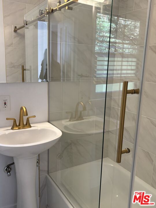 Santa Monica, California, 90402, United States, 3 Bedrooms Bedrooms, ,2 BathroomsBathrooms,Residential,For Sale,2003042