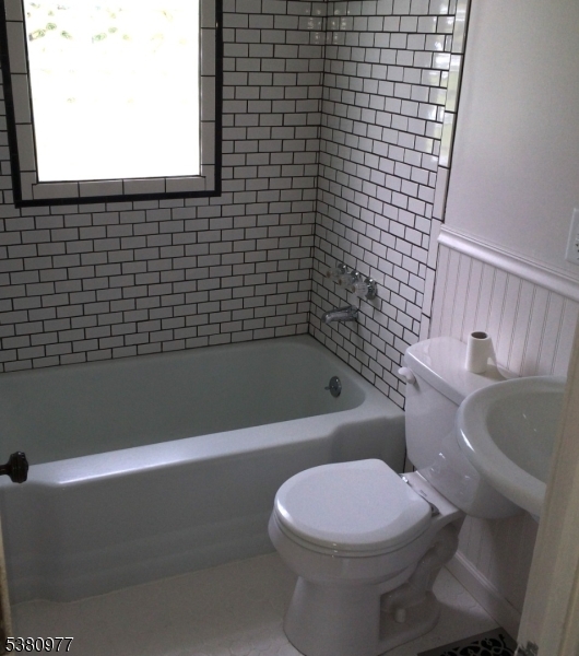 Andover Twp., New Jersey, 07860, United States, 4 Bedrooms Bedrooms, ,3 BathroomsBathrooms,Residential,For Sale,1941972