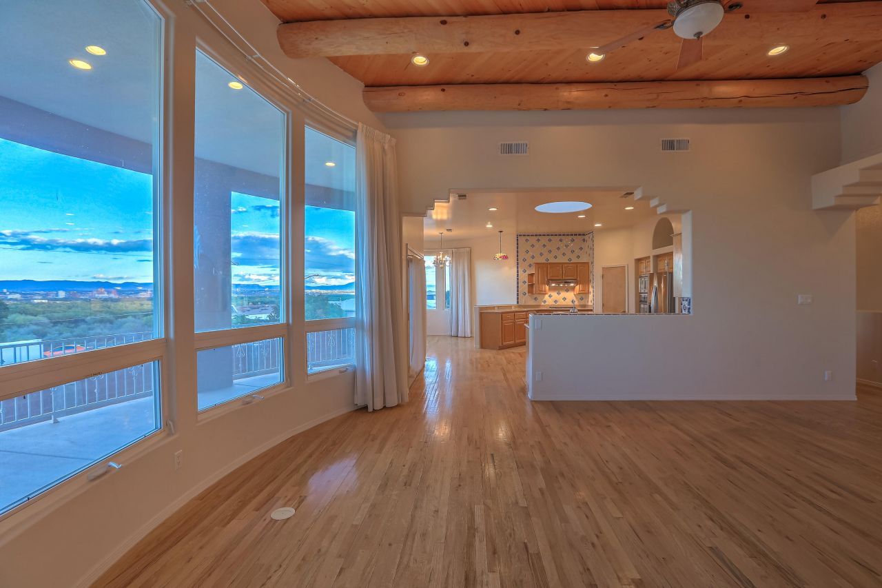 Albuquerque, New Mexico, 87105, United States, 3 Bedrooms Bedrooms, ,4 BathroomsBathrooms,Residential,For Sale,1947085