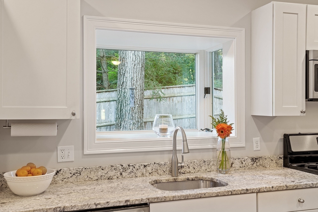 Andover, Massachusetts, 01810, United States, 2 Bedrooms Bedrooms, ,1 BathroomBathrooms,Residential,For Sale,1941591