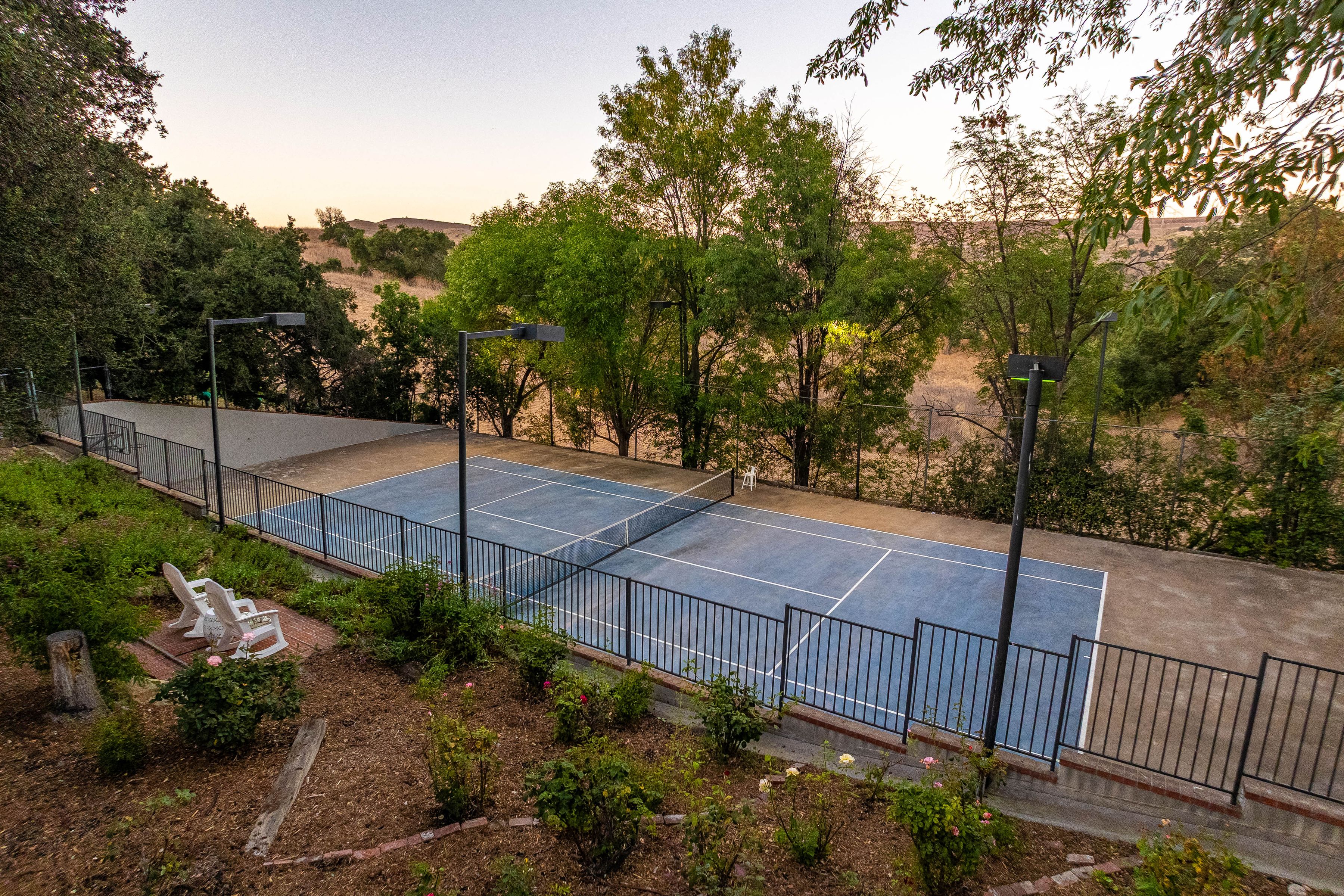  Gated Estate on Nearly 2 Acres - 物件實景