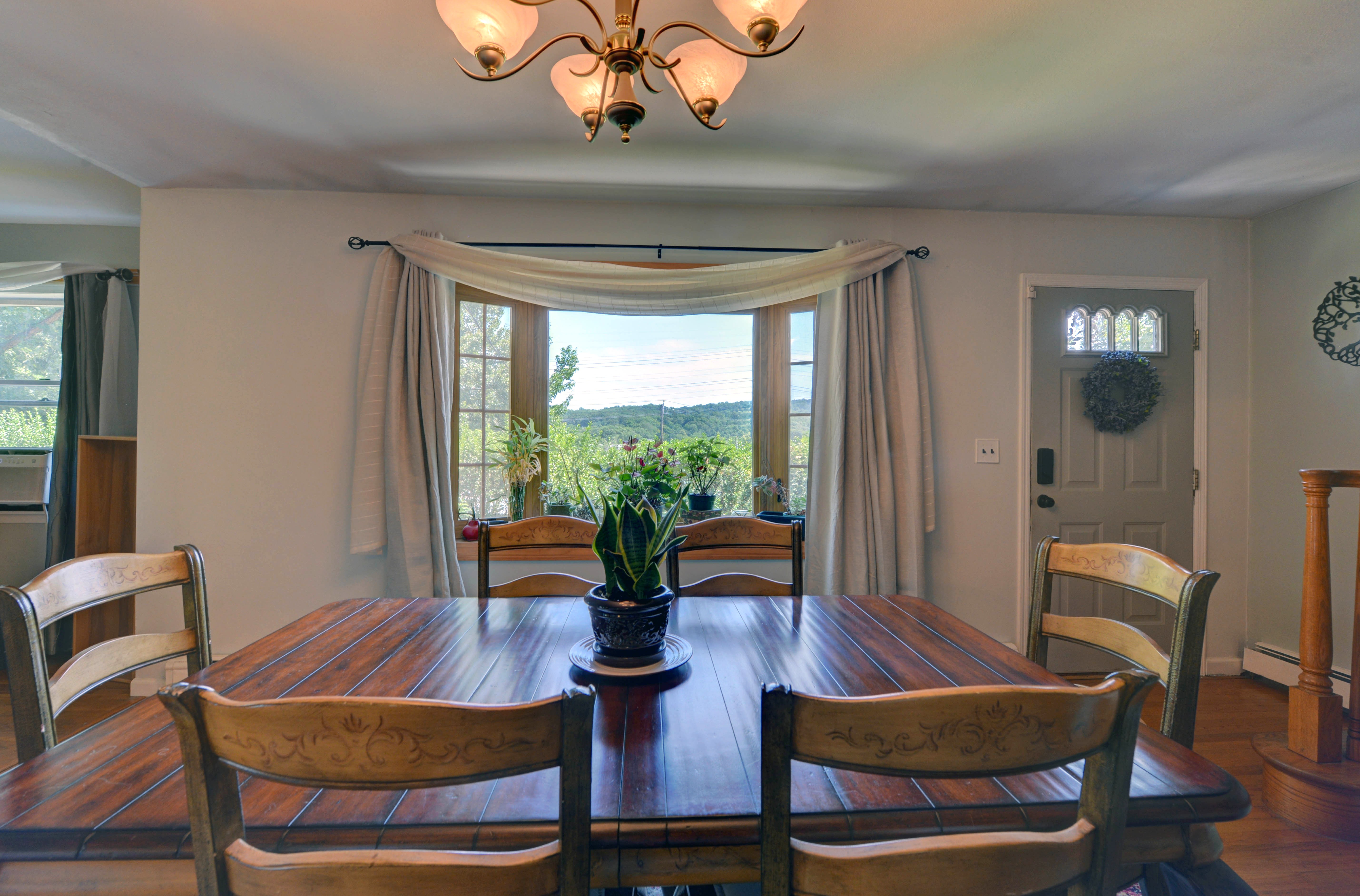 Mahwah, New Jersey, 07430, United States, 4 Bedrooms Bedrooms, ,2 BathroomsBathrooms,Residential,For Sale,1931403