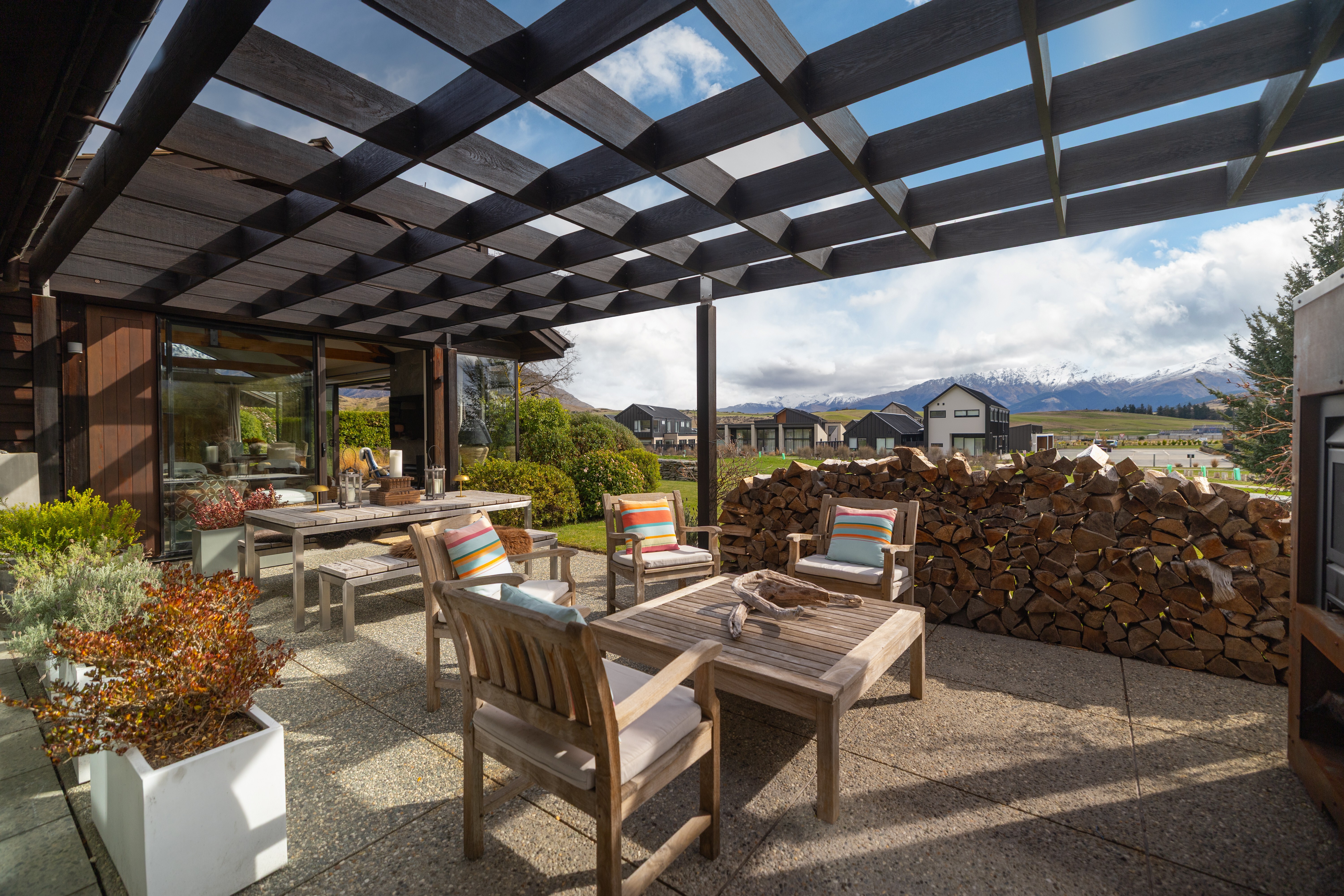  Sun, Space and Reserve Front Outdoor Living - 物件實景
