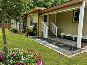 11th St, West Columbia, TX 77486
