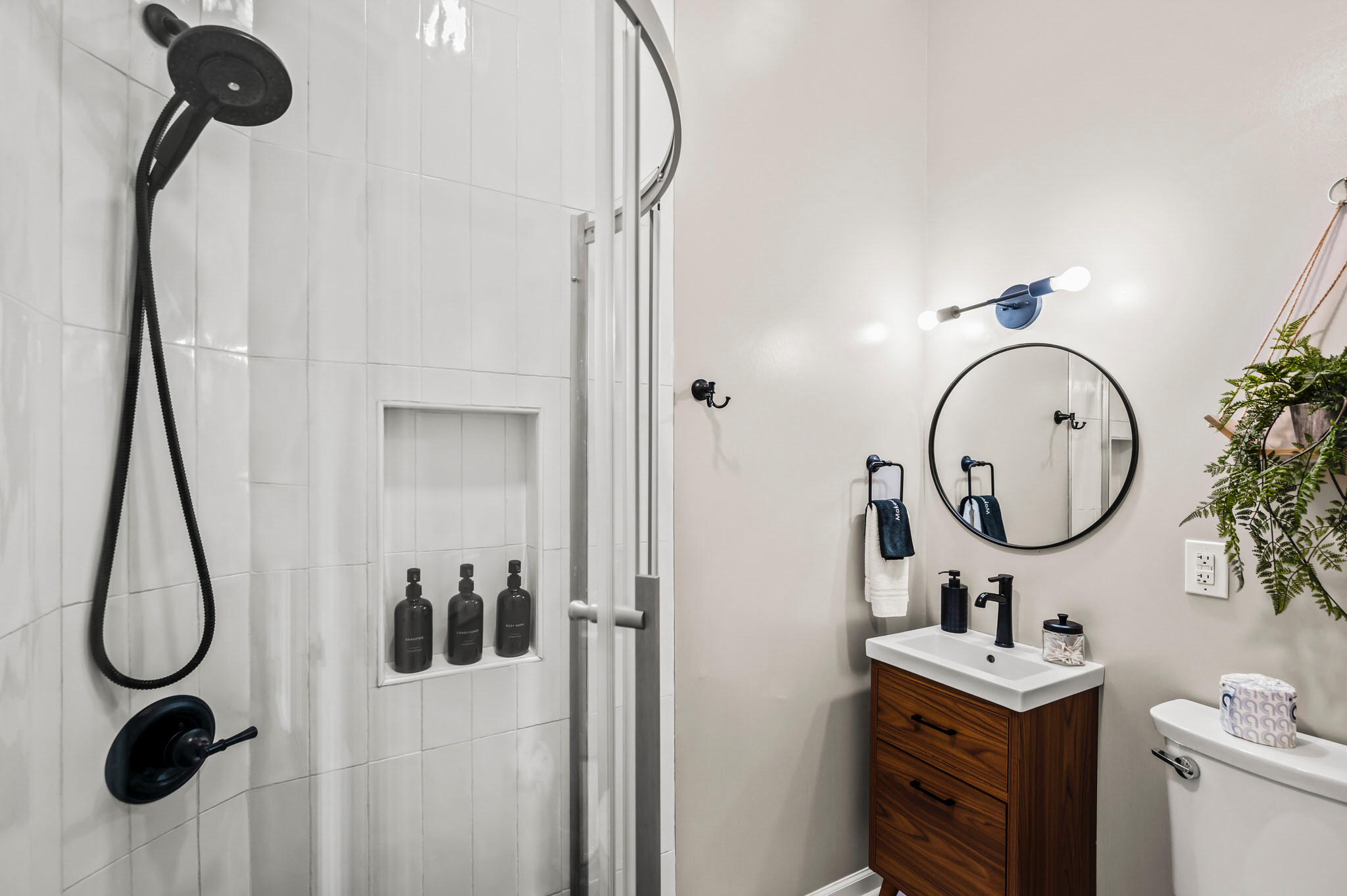 Gatlinburg, Tennessee, 37738, United States, 3 Bedrooms Bedrooms, ,5 BathroomsBathrooms,Residential,For Sale,1978798