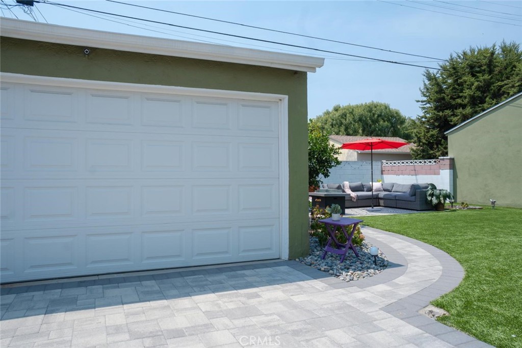 Los Angeles, California, 90008, United States, 3 Bedrooms Bedrooms, ,3 BathroomsBathrooms,Residential,For Sale,1984271