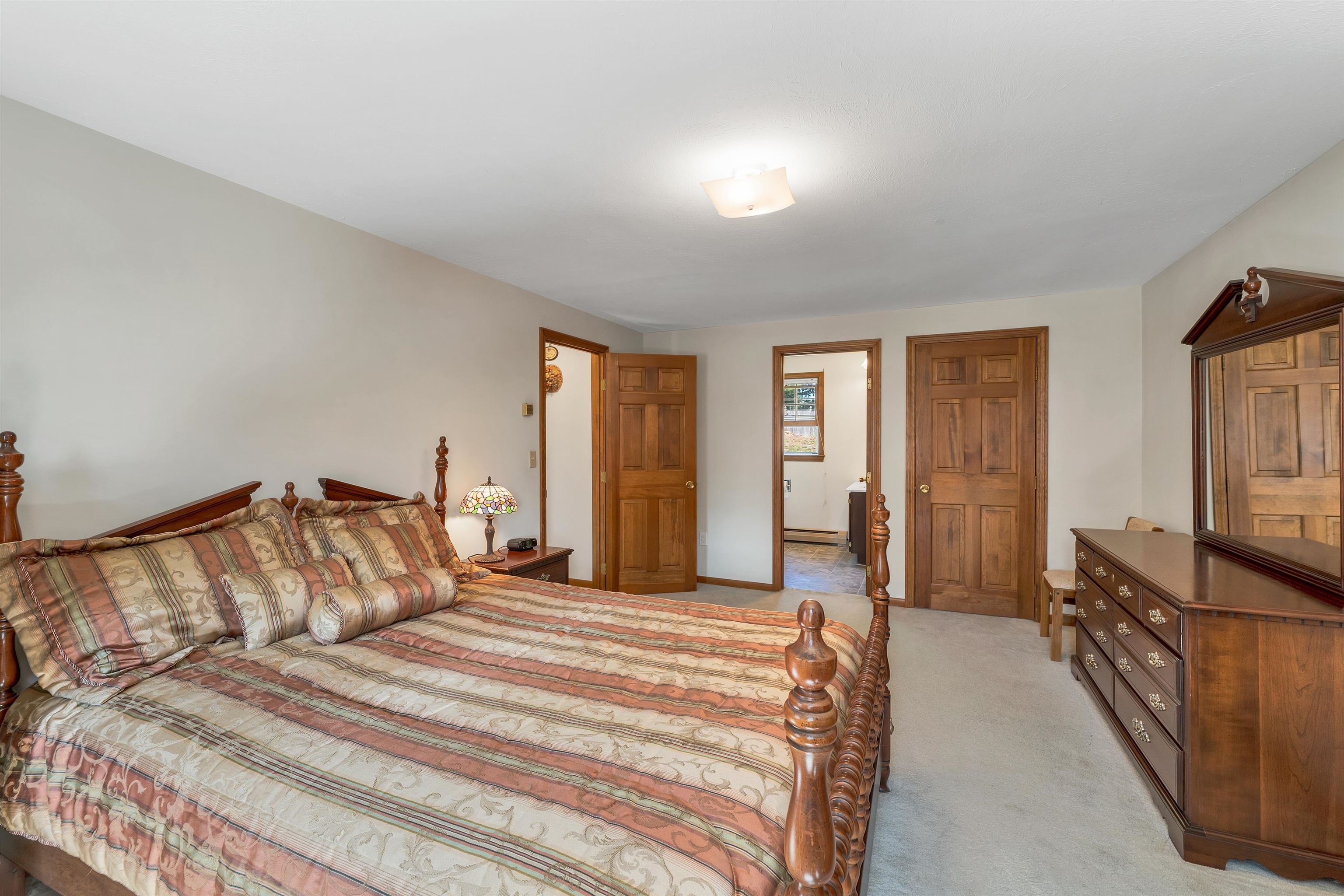 Nashua, New Hampshire, 03064, United States, 4 Bedrooms Bedrooms, ,3 BathroomsBathrooms,Residential,For Sale,1925395