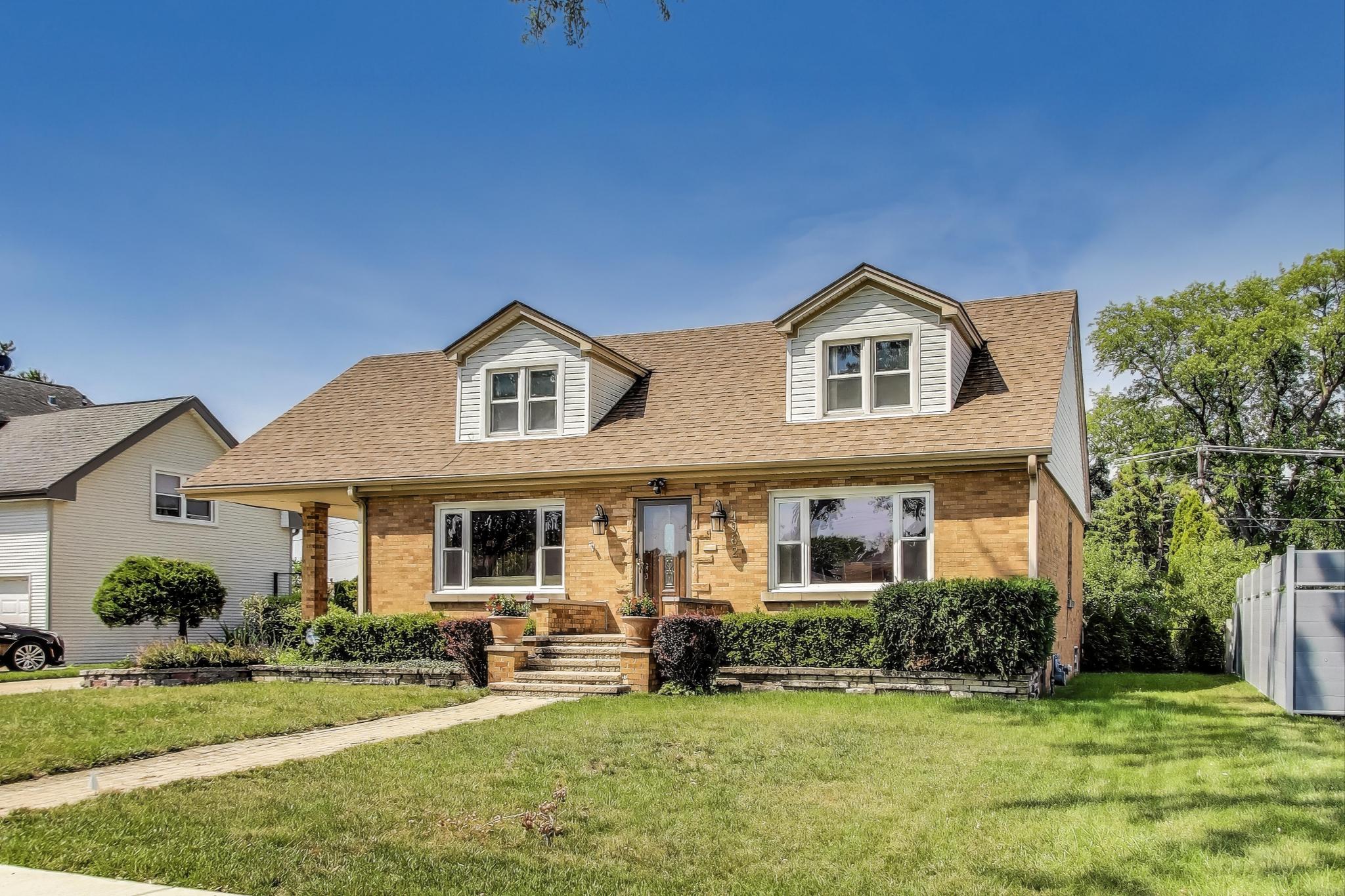 Harwood Heights, Illinois, 60706, United States, 2 Bedrooms Bedrooms, ,Residential,For Sale,1928738
