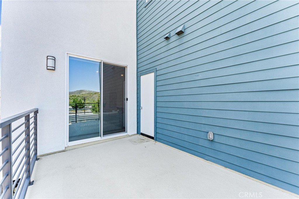 Irvine, California, 92618, United States, 2 Bedrooms Bedrooms, ,2 BathroomsBathrooms,Residential,For Sale,1988212