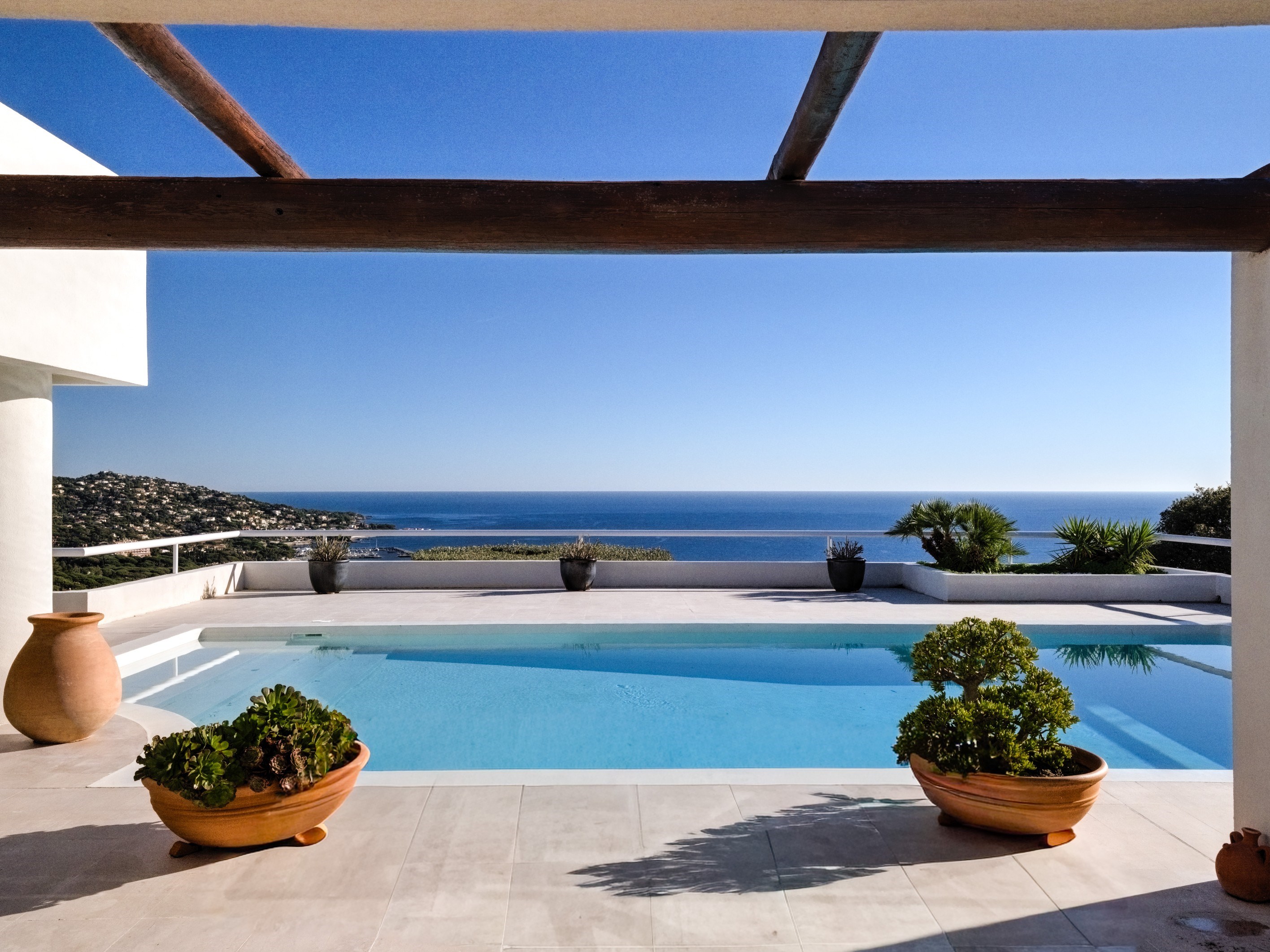  Contemporary villa with panoramic sea view for sale in Sainte-Maxime - 物件實景