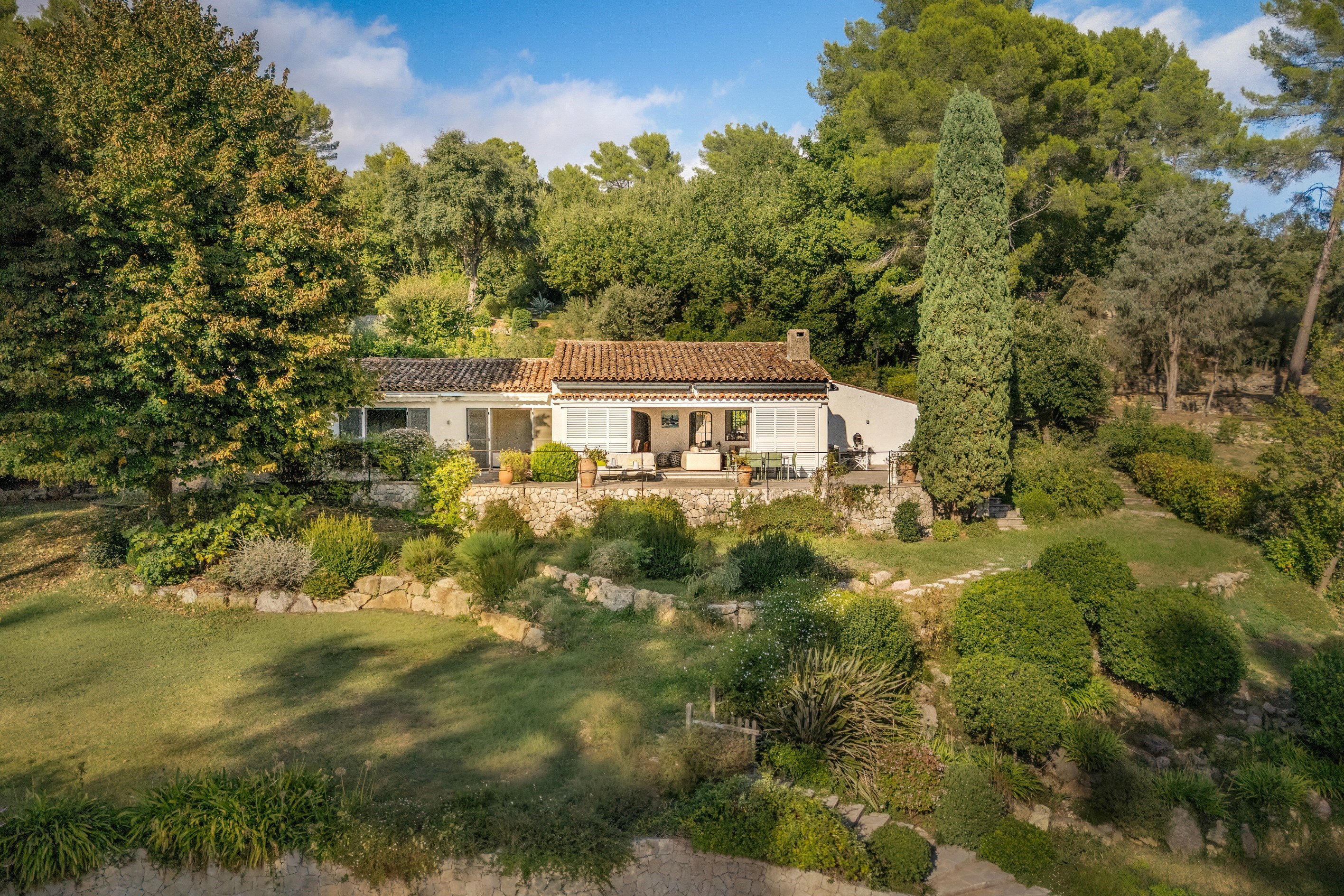  Exclusive listing: Property with guest accommodation in a private estate - 物件實景