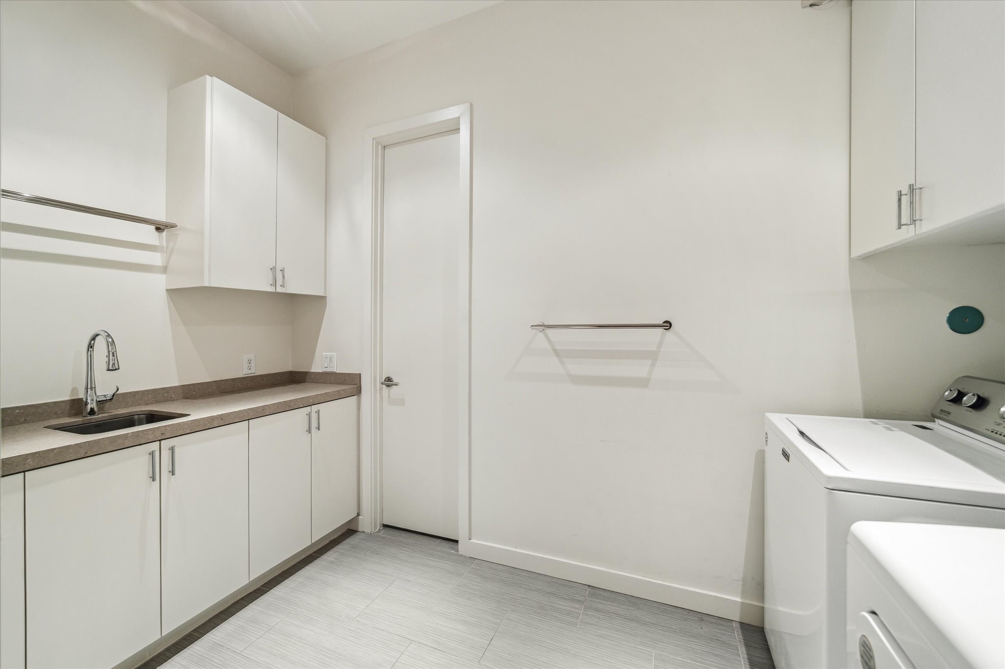  2211 Avalon Place - 物件實景