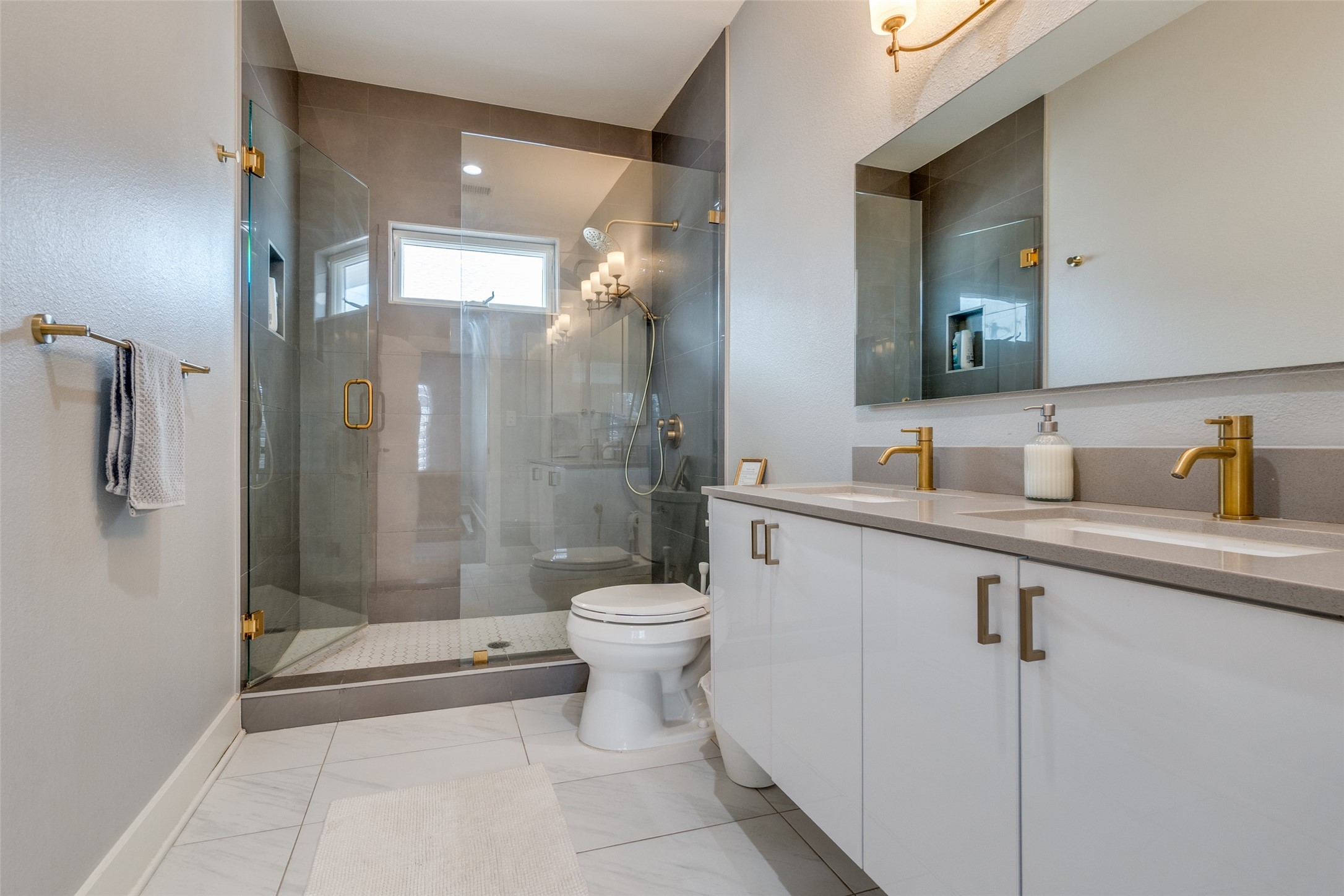 Dallas, Texas, 75208, United States, 4 Bedrooms Bedrooms, ,3 BathroomsBathrooms,Residential,For Sale,1752637