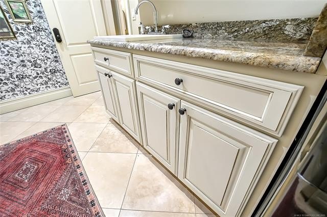 Tahlequah, Oklahoma, 74464, United States, 5 Bedrooms Bedrooms, ,5 BathroomsBathrooms,Residential,For Sale,1982771