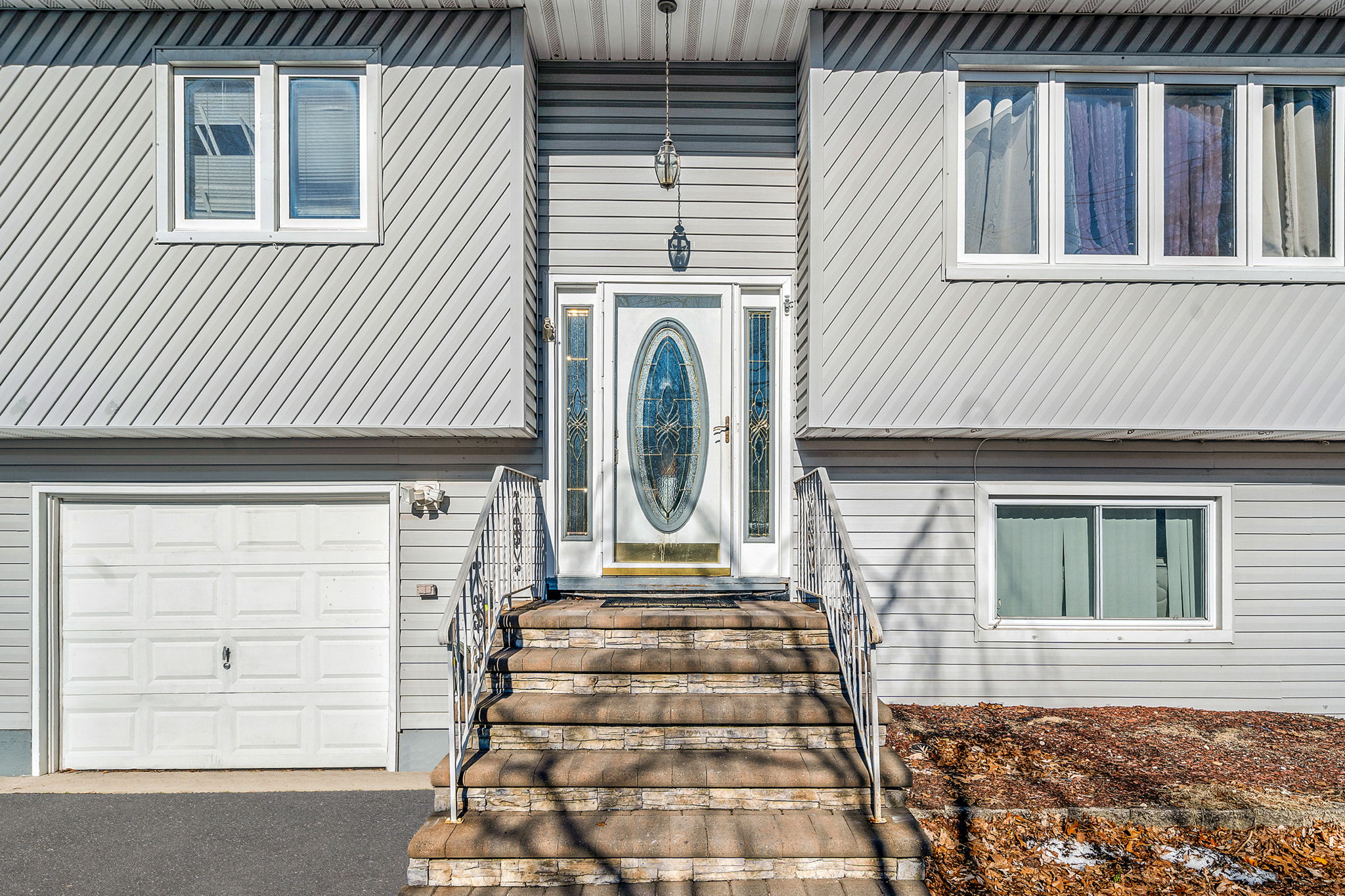 Ronkonkoma, New York, 11779, United States, 4 Bedrooms Bedrooms, ,2 BathroomsBathrooms,Residential,For Sale,2009312