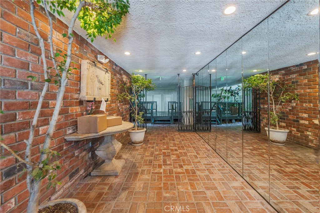 Los Angeles, California, 90024, United States, 2 Bedrooms Bedrooms, ,2 BathroomsBathrooms,Residential,For Sale,1828598