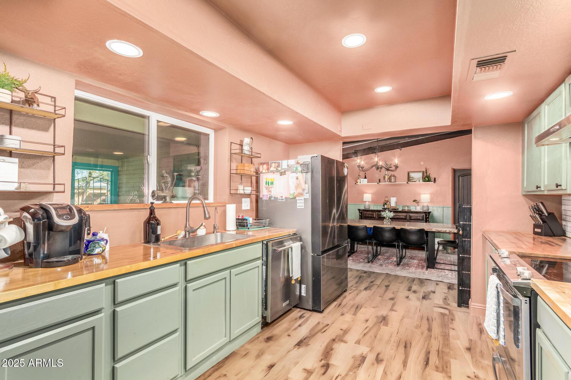 Chandler, Arizona, 85225, United States, 5 Bedrooms Bedrooms, ,2 BathroomsBathrooms,Residential,For Sale,1996628