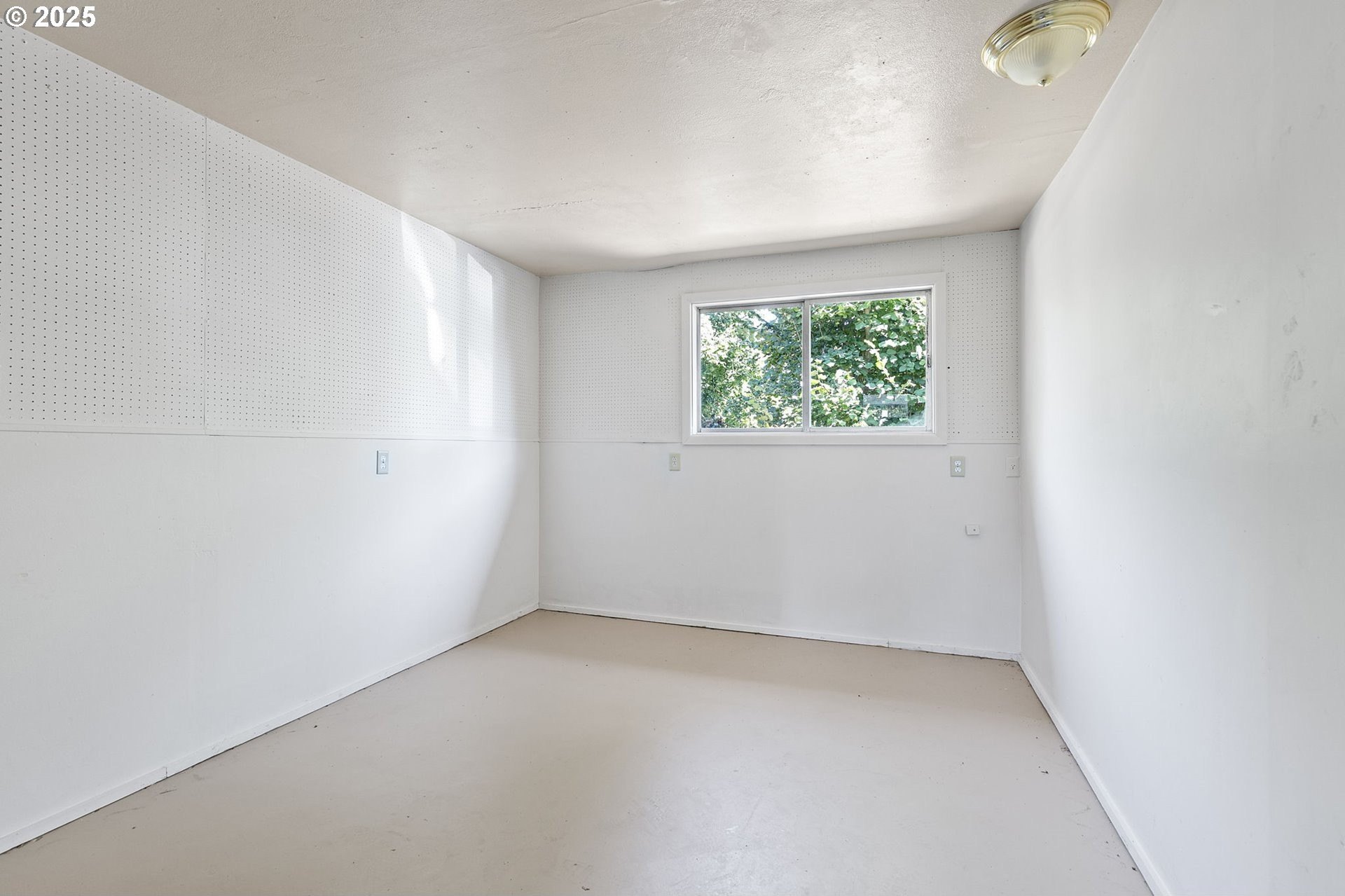 Springfield, Oregon, 97477, United States, 4 Bedrooms Bedrooms, ,2 BathroomsBathrooms,Residential,For Sale,1918433