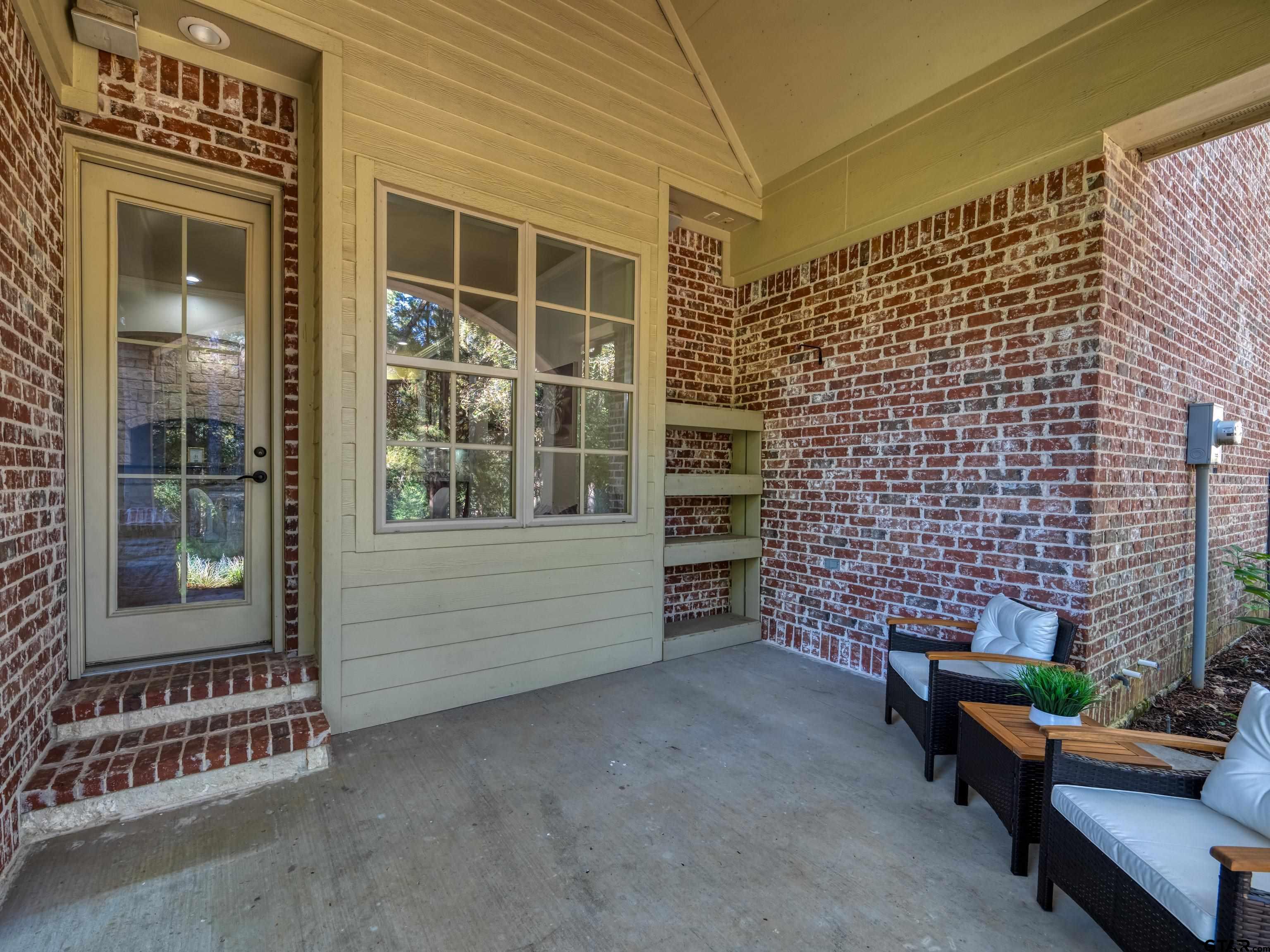 Tyler, Texas, 75703, United States, 4 Bedrooms Bedrooms, ,4 BathroomsBathrooms,Residential,For Sale,1970212