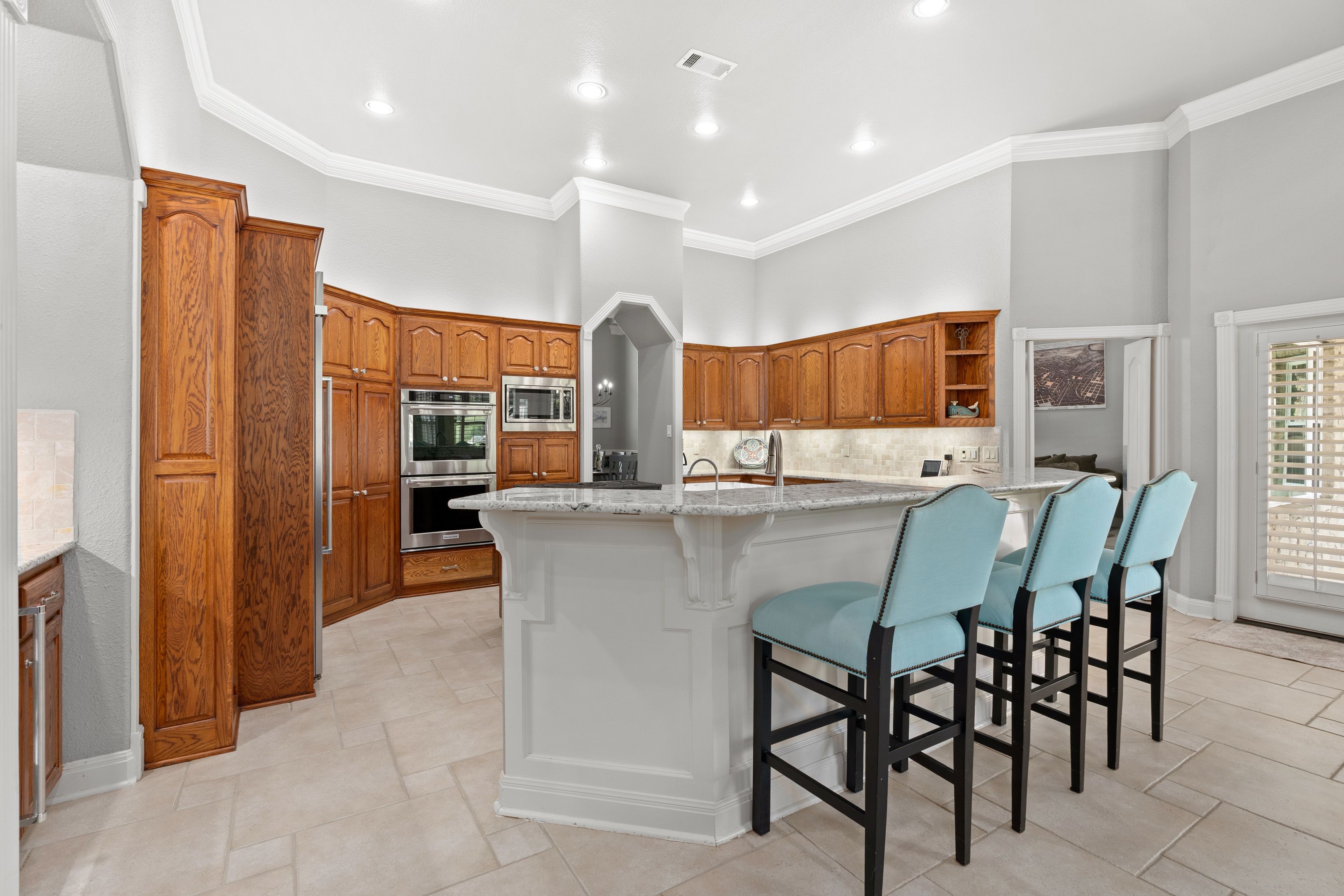  Spacious Estate with Poolside Views - 物件實景