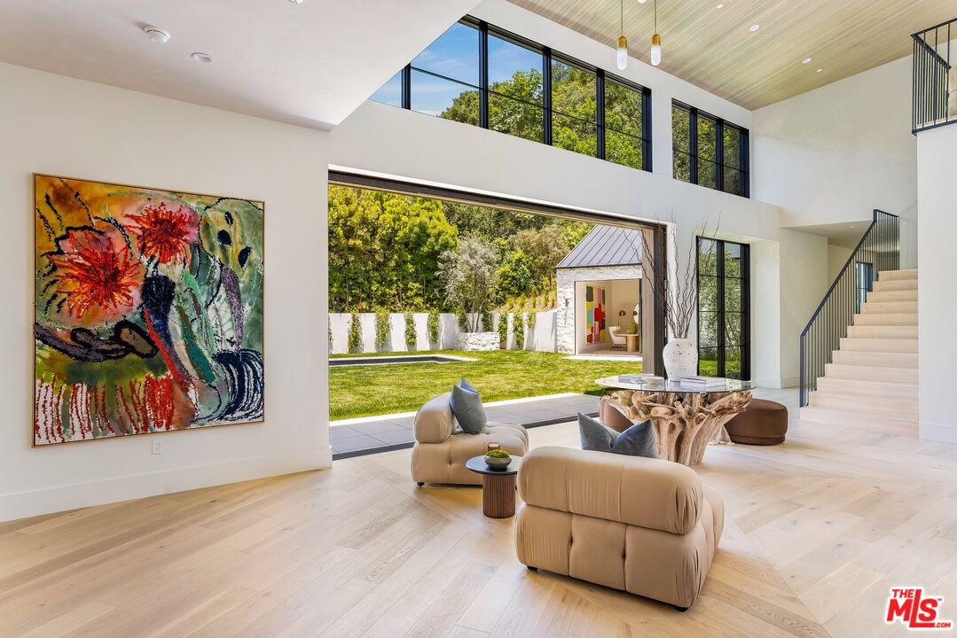 Los Angeles, California, 90049, United States, 5 Bedrooms Bedrooms, ,3 BathroomsBathrooms,Residential,For Sale,1839044