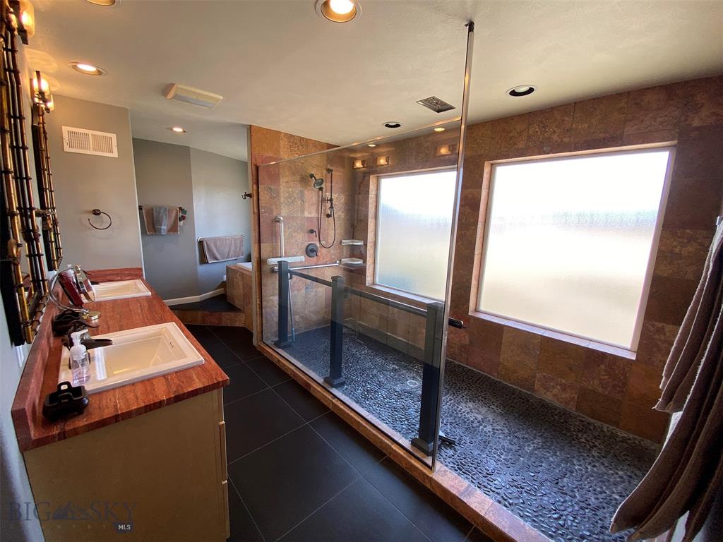 Butte, Montana, 59701, United States, 6 Bedrooms Bedrooms, ,6 BathroomsBathrooms,Residential,For Sale,1981460