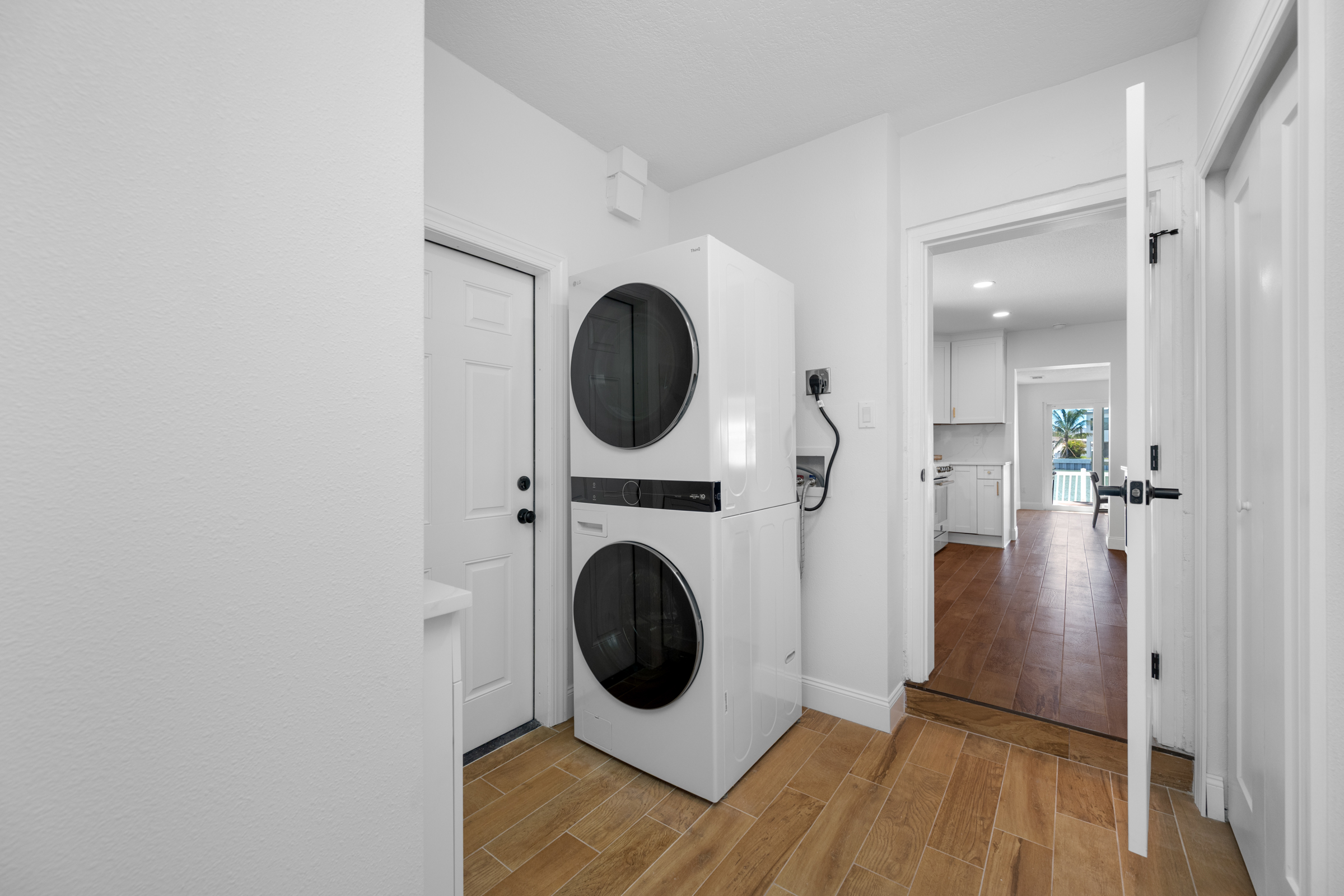 St Petersburg, Florida, 33707, United States, 3 Bedrooms Bedrooms, ,2 BathroomsBathrooms,Residential,For Sale,2034838