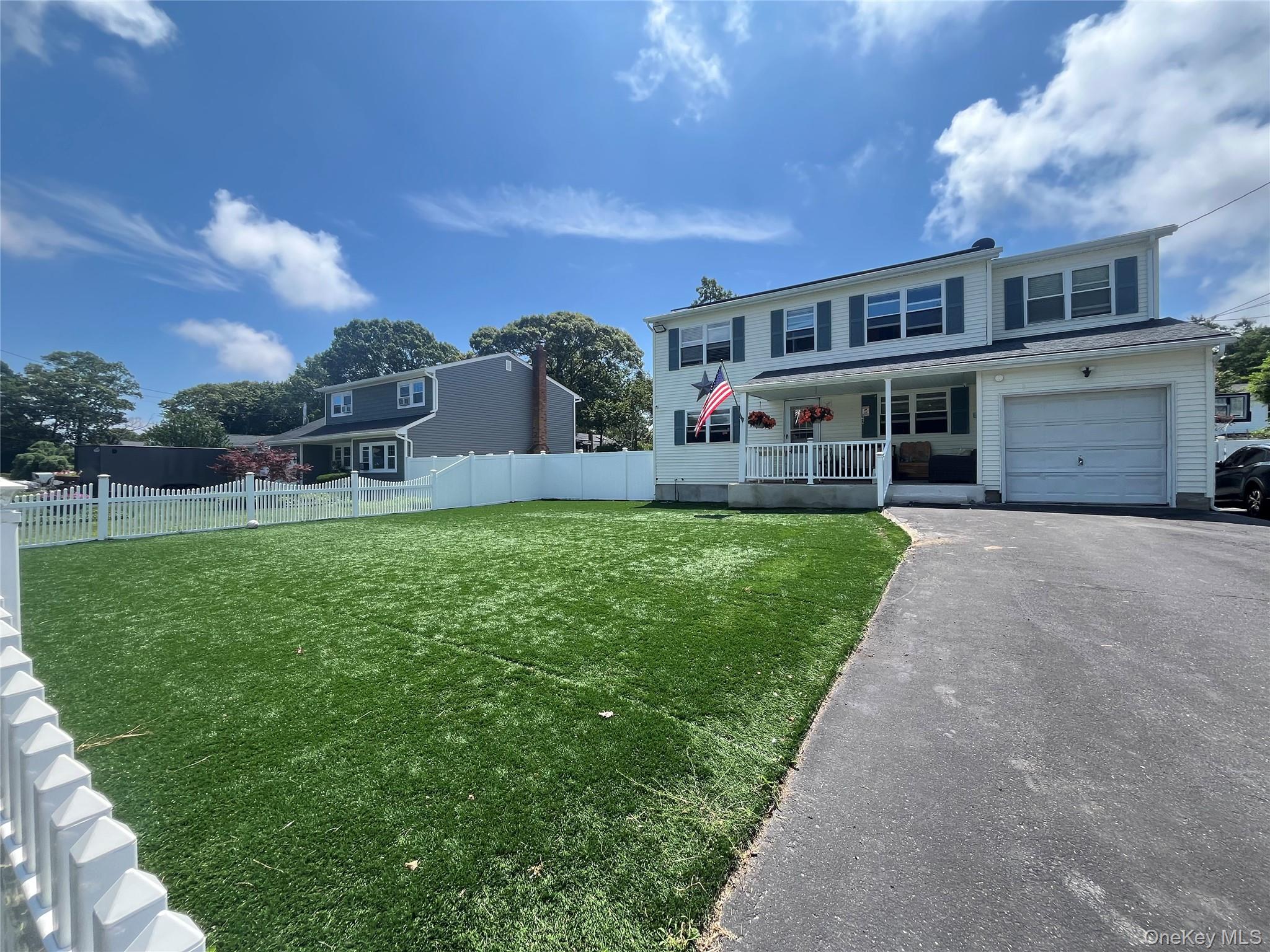 Shirley, New York, 11967, United States, 4 Bedrooms Bedrooms, ,4 BathroomsBathrooms,Residential,For Sale,1901619