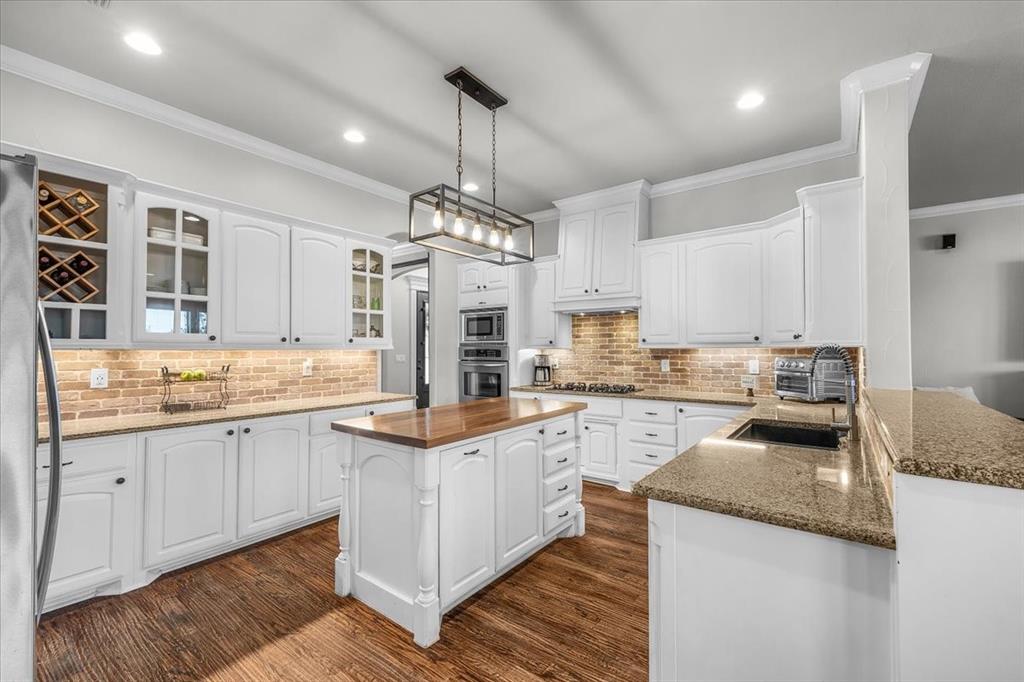 North Richland Hills, Texas, 76182, United States, 4 Bedrooms Bedrooms, ,4 BathroomsBathrooms,Residential,For Sale,2014039