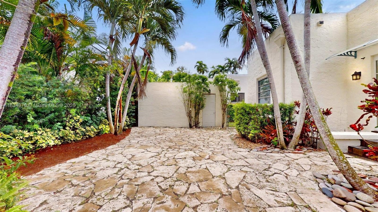 Coral Gables, Florida, 33134, United States, 2 Bedrooms Bedrooms, ,2 BathroomsBathrooms,Residential,For Sale,1989880