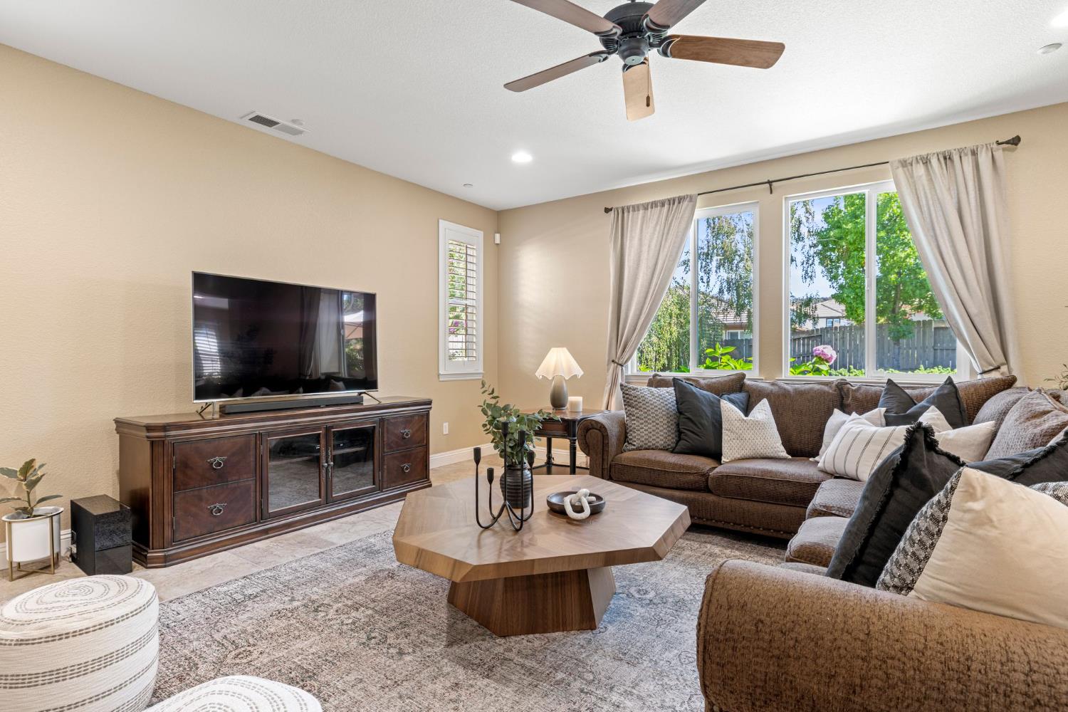 El Dorado Hills, California, 95762, United States, 4 Bedrooms Bedrooms, ,3 BathroomsBathrooms,Residential,For Sale,1925996