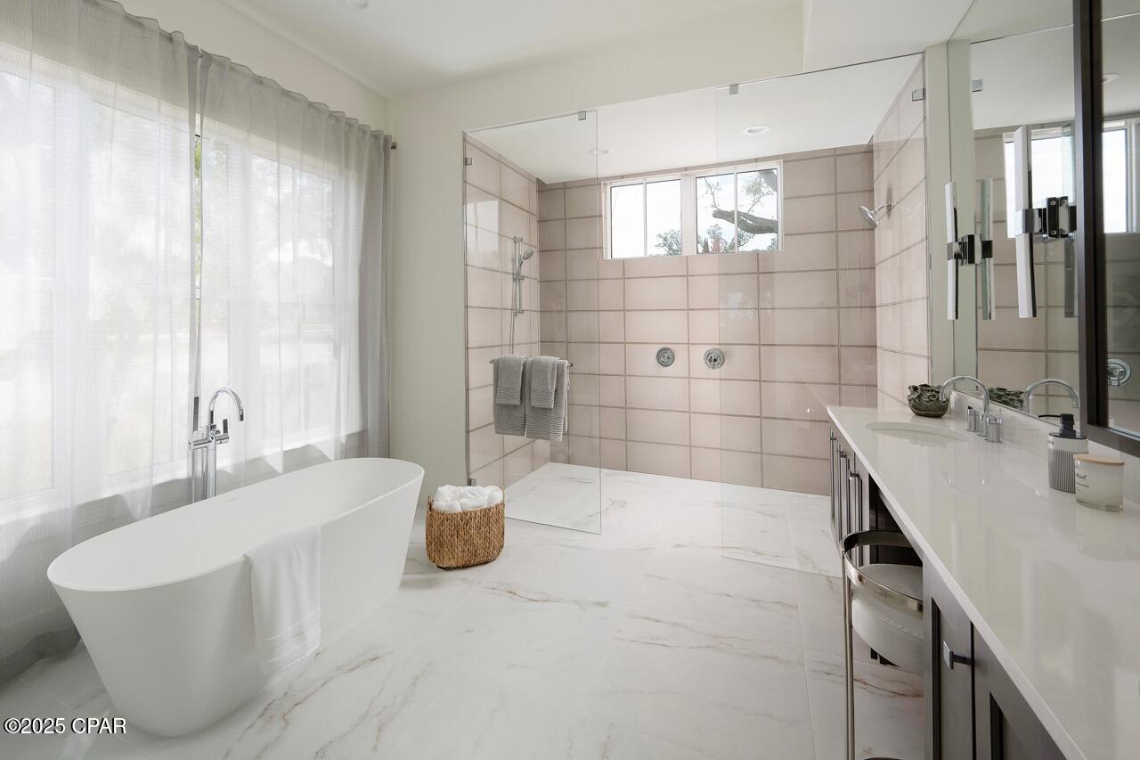 Panama City, Florida, 32401, United States, 4 Bedrooms Bedrooms, ,4 BathroomsBathrooms,Residential,For Sale,1850226