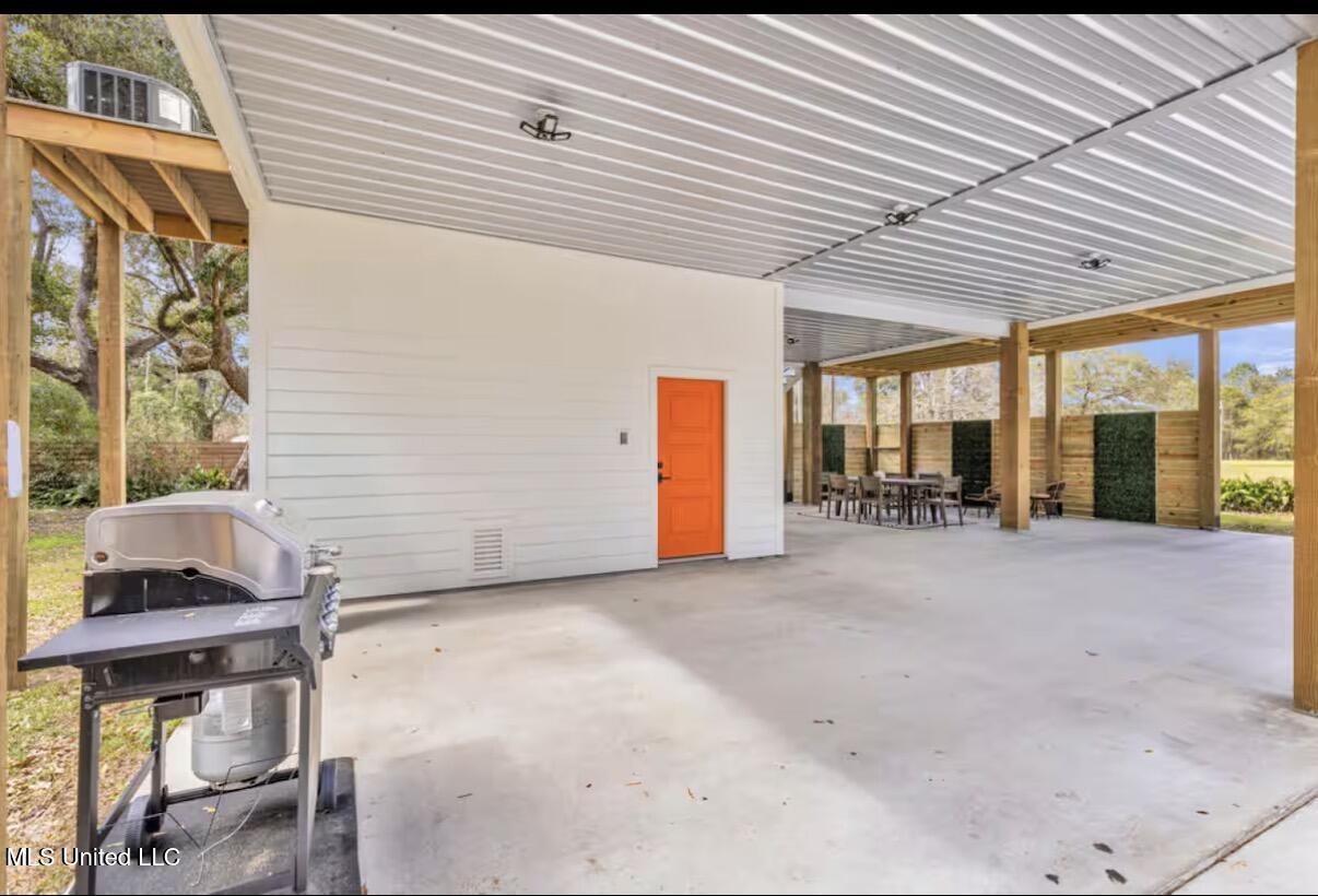 Bay Saint Louis, Mississippi, 39520, United States, 2 Bedrooms Bedrooms, ,2 BathroomsBathrooms,Residential,For Sale,1968708