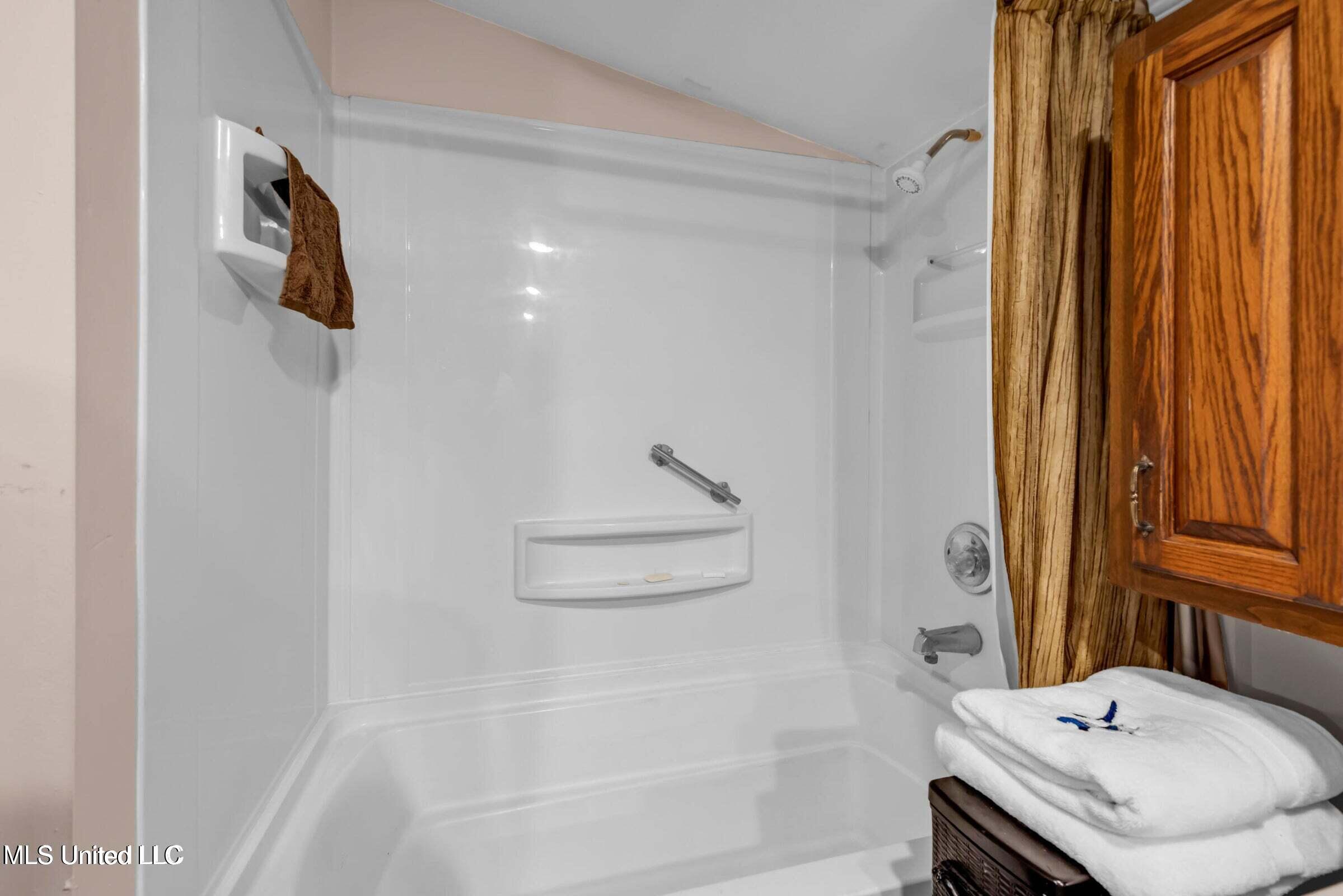 Biloxi, Mississippi, 39530, United States, 3 Bedrooms Bedrooms, ,3 BathroomsBathrooms,Residential,For Sale,1991800