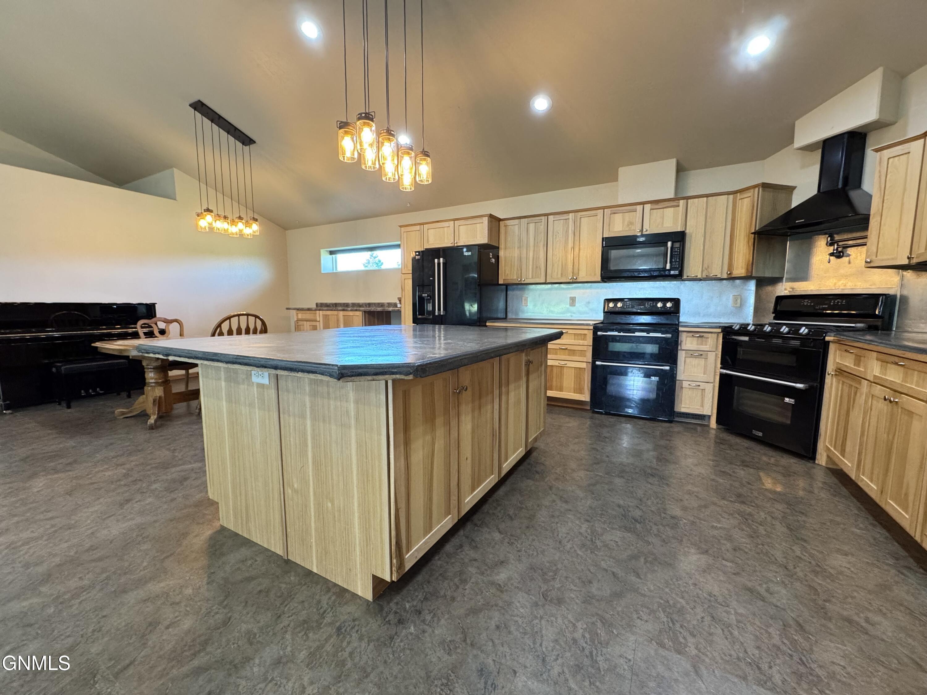 New Salem, North Dakota, 58563, United States, 7 Bedrooms Bedrooms, ,1 BathroomBathrooms,Residential,For Sale,1904775