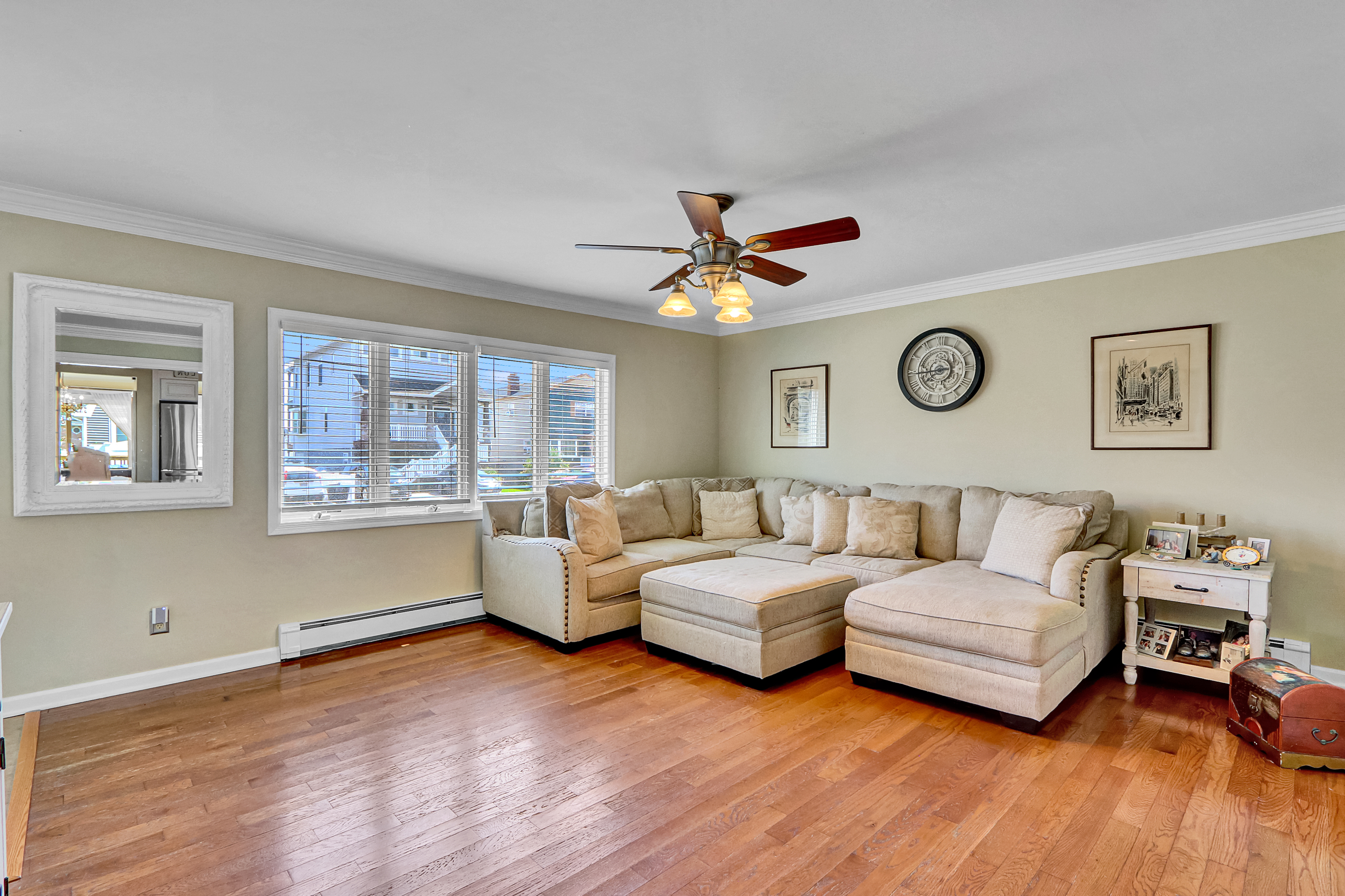 Babylon, New York, 11702, United States, 4 Bedrooms Bedrooms, ,2 BathroomsBathrooms,Residential,For Sale,1921304