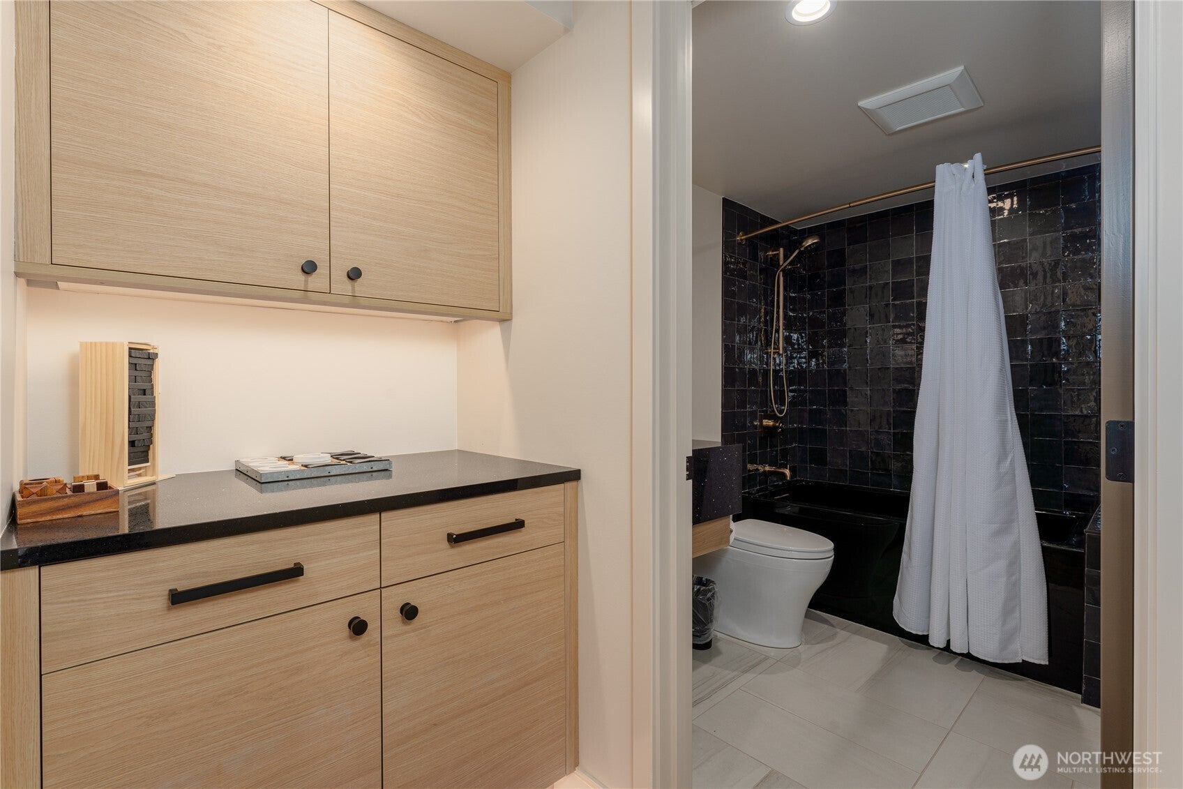 Manson, Washington, 98831, United States, 1 Bedroom Bedrooms, ,2 BathroomsBathrooms,Residential,For Sale,1847546