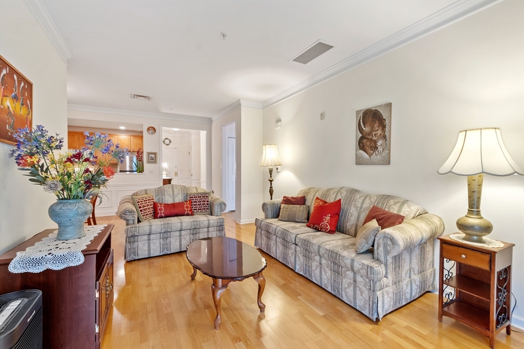 Andover, Massachusetts, 01810, United States, 2 Bedrooms Bedrooms, ,1 BathroomBathrooms,Residential,For Sale,1950822