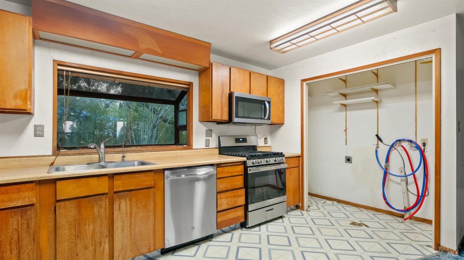 Sebastopol, California, 95472, United States, 3 Bedrooms Bedrooms, ,2 BathroomsBathrooms,Residential,For Sale,1997053