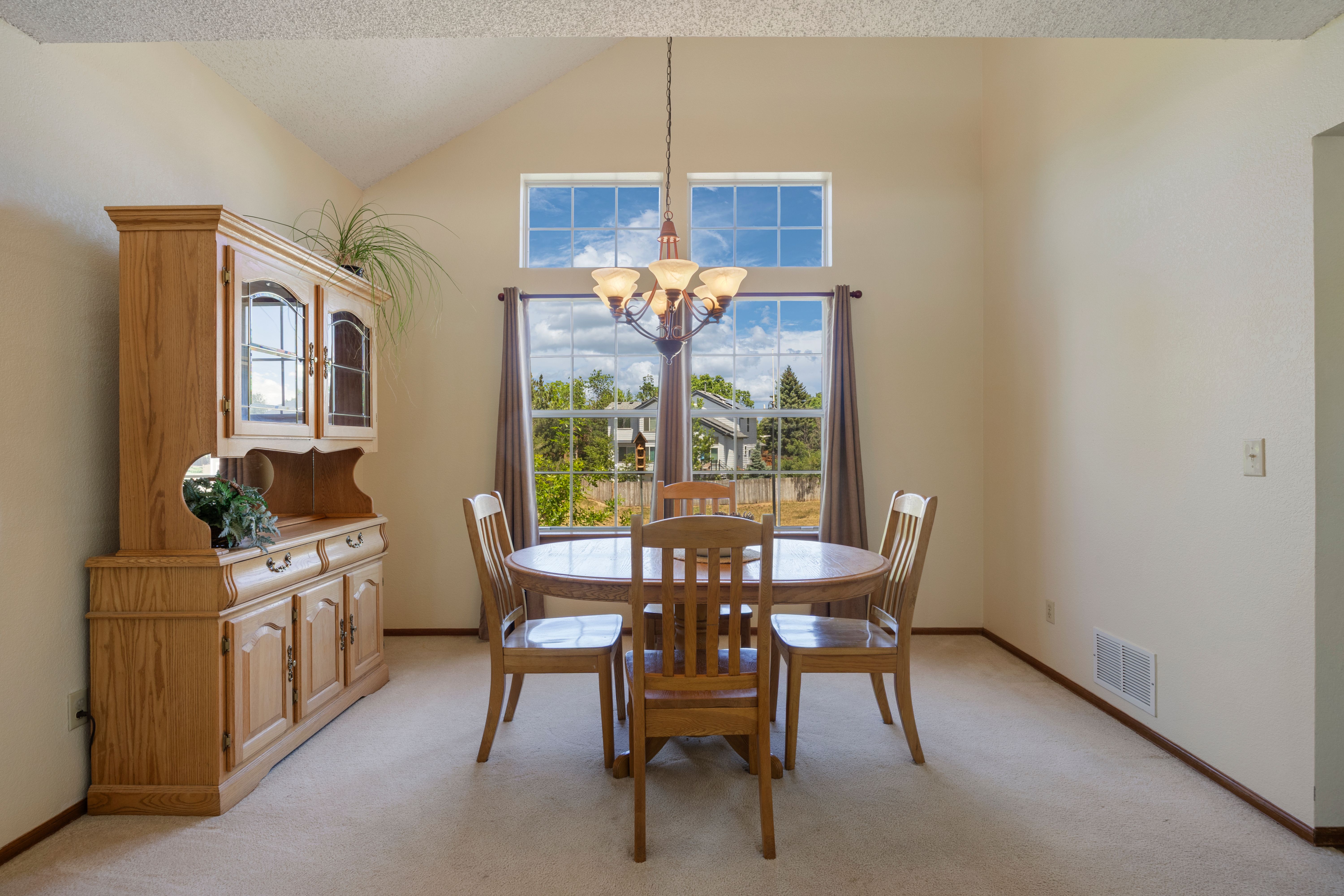  Wonderful 2 Story with finished walk-out basement. - 物件實景