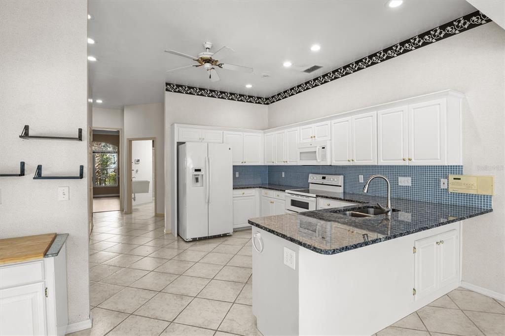 Lakeland, Florida, 33813, United States, 4 Bedrooms Bedrooms, ,4 BathroomsBathrooms,Residential,For Sale,1948005