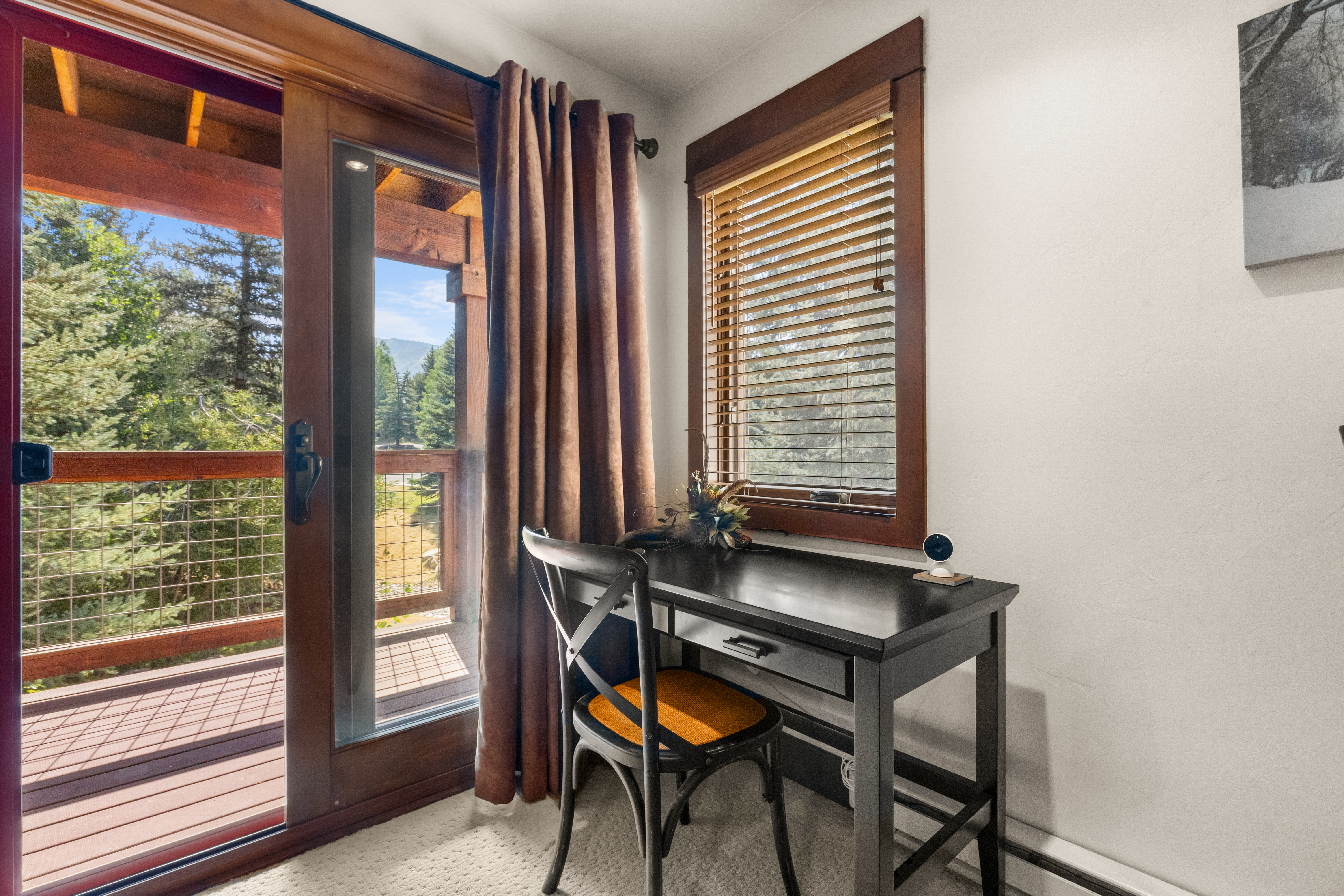  One Bedroom in Prime Location Central to Everything - 物件實景