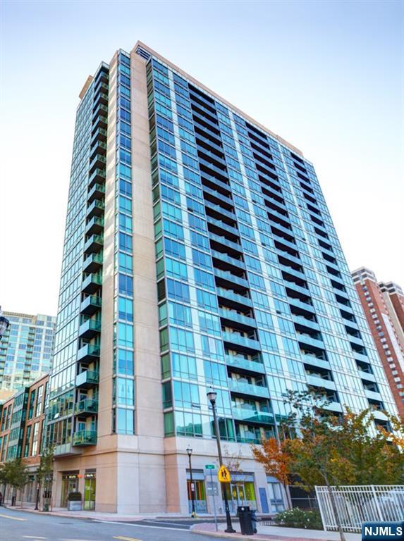 Jersey City, New Jersey, 07310, United States, 2 Bedrooms Bedrooms, ,2 BathroomsBathrooms,Residential,For Sale,1940399