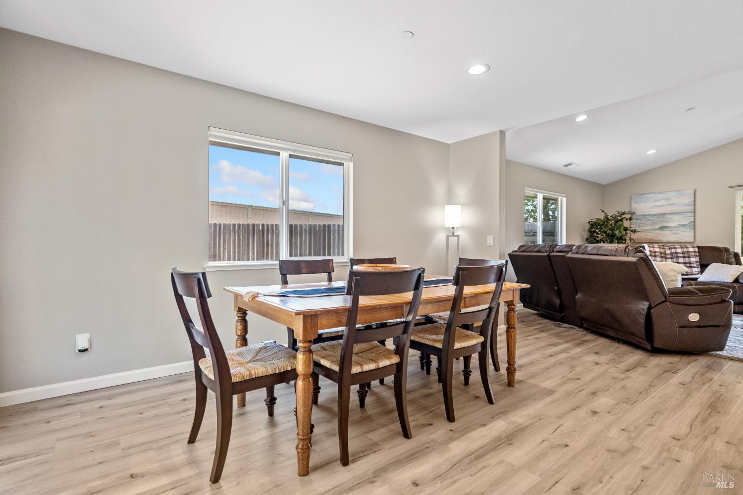 Petaluma, California, 94952, United States, 3 Bedrooms Bedrooms, ,2 BathroomsBathrooms,Residential,For Sale,1914314