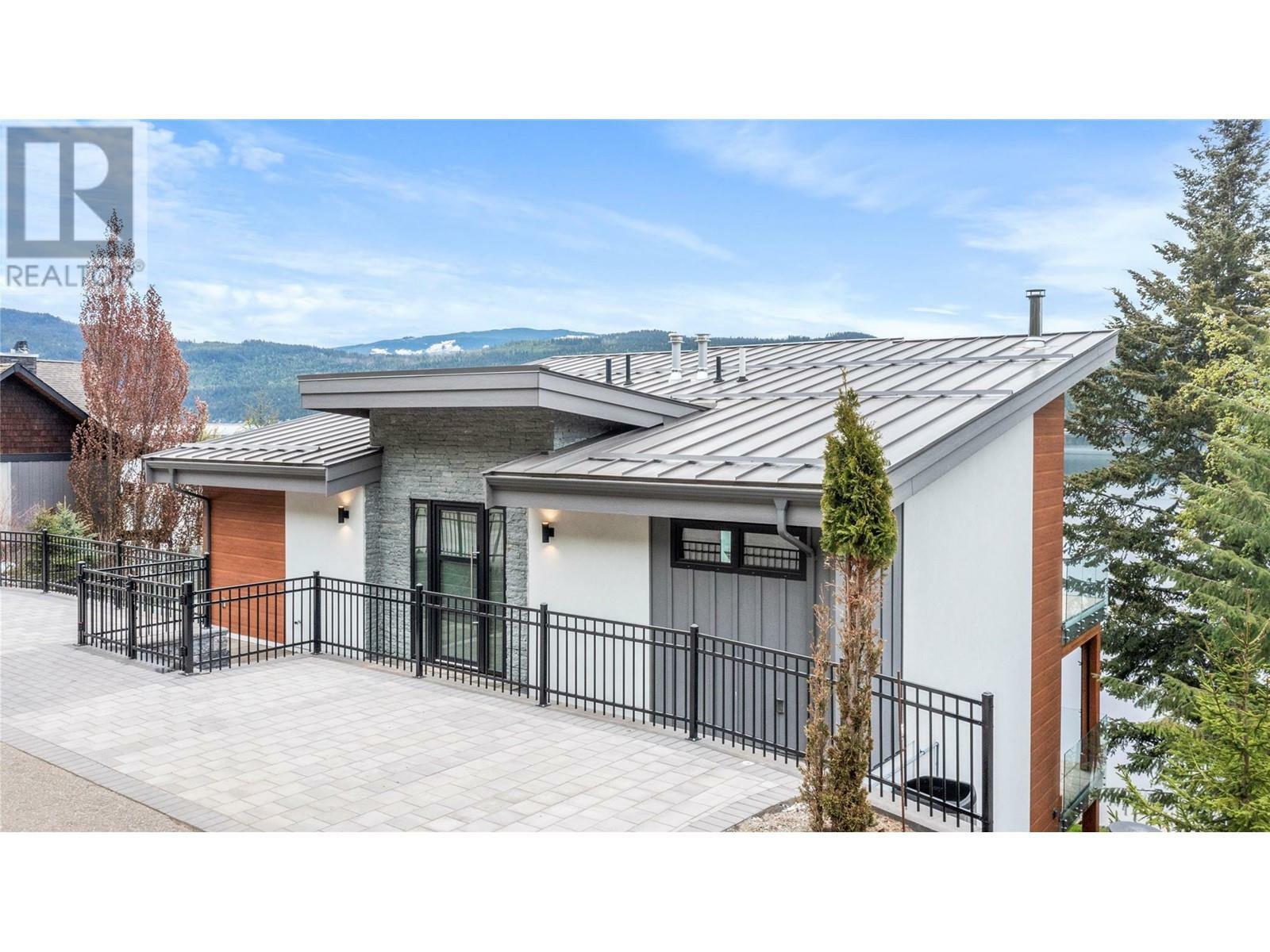 ANGLEMONT, British Columbia, V0E 1M8, CA, 5 Bedrooms Bedrooms, ,3 BathroomsBathrooms,Residential,For Sale,1836909