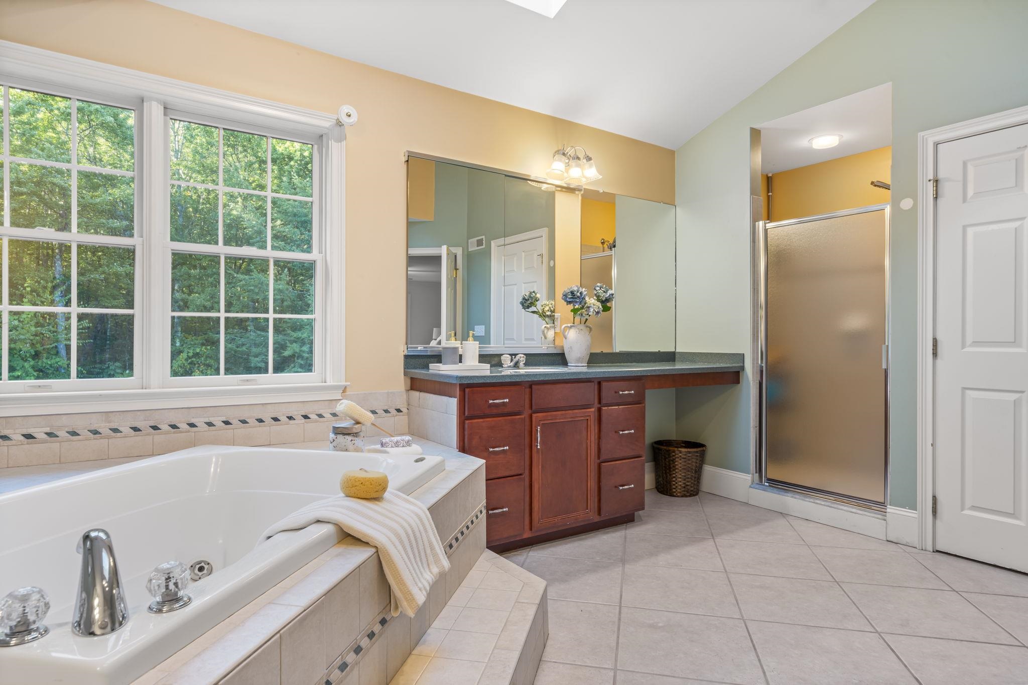 Bedford, New Hampshire, 03110, United States, 5 Bedrooms Bedrooms, ,4 BathroomsBathrooms,Residential,For Sale,1942322