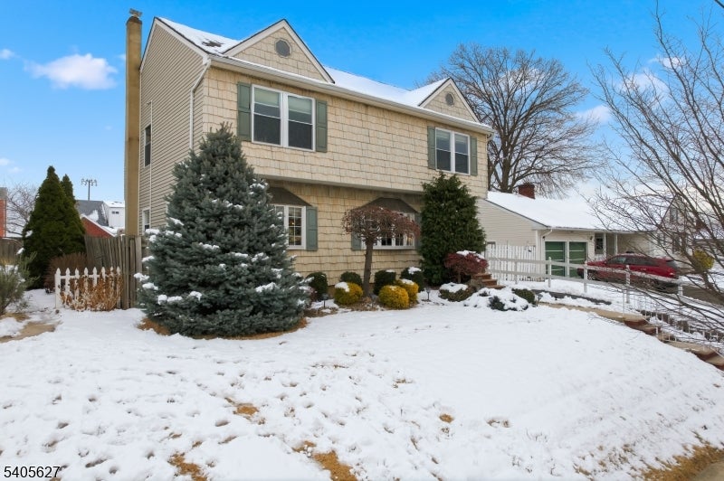 Carteret Boro, New Jersey, 07008, United States, 4 Bedrooms Bedrooms, ,3 BathroomsBathrooms,Residential,For Sale,2009745