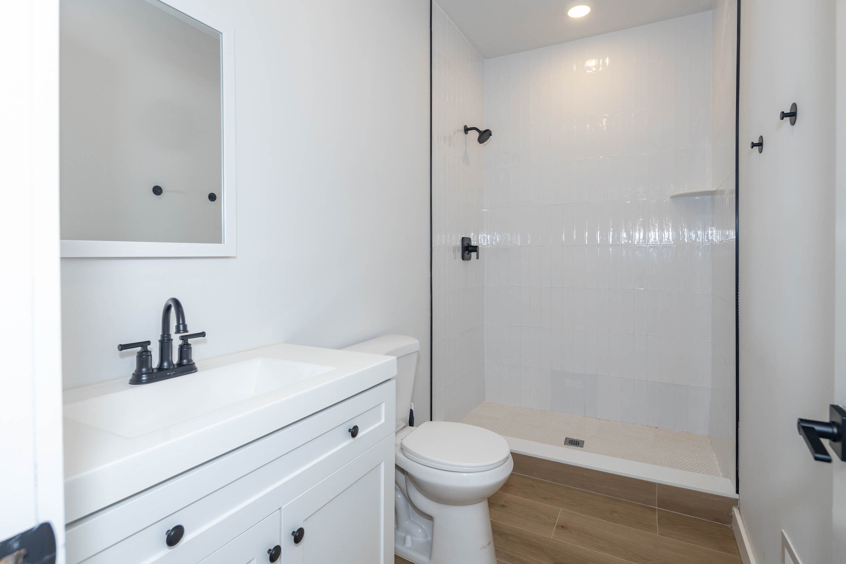 Fords, New Jersey, 08863, United States, 5 Bedrooms Bedrooms, ,2 BathroomsBathrooms,Residential,For Sale,2005682